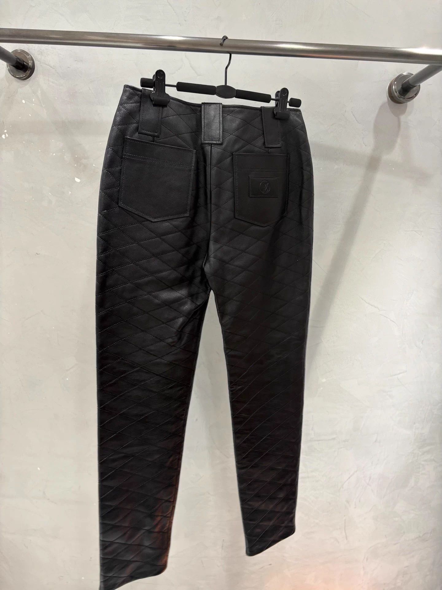 Louis Vuitton LV 24 Black Quilted Lambskin Leather Pants 38 Size 27" / US 4 / IT 40 - 4 Thumbnail