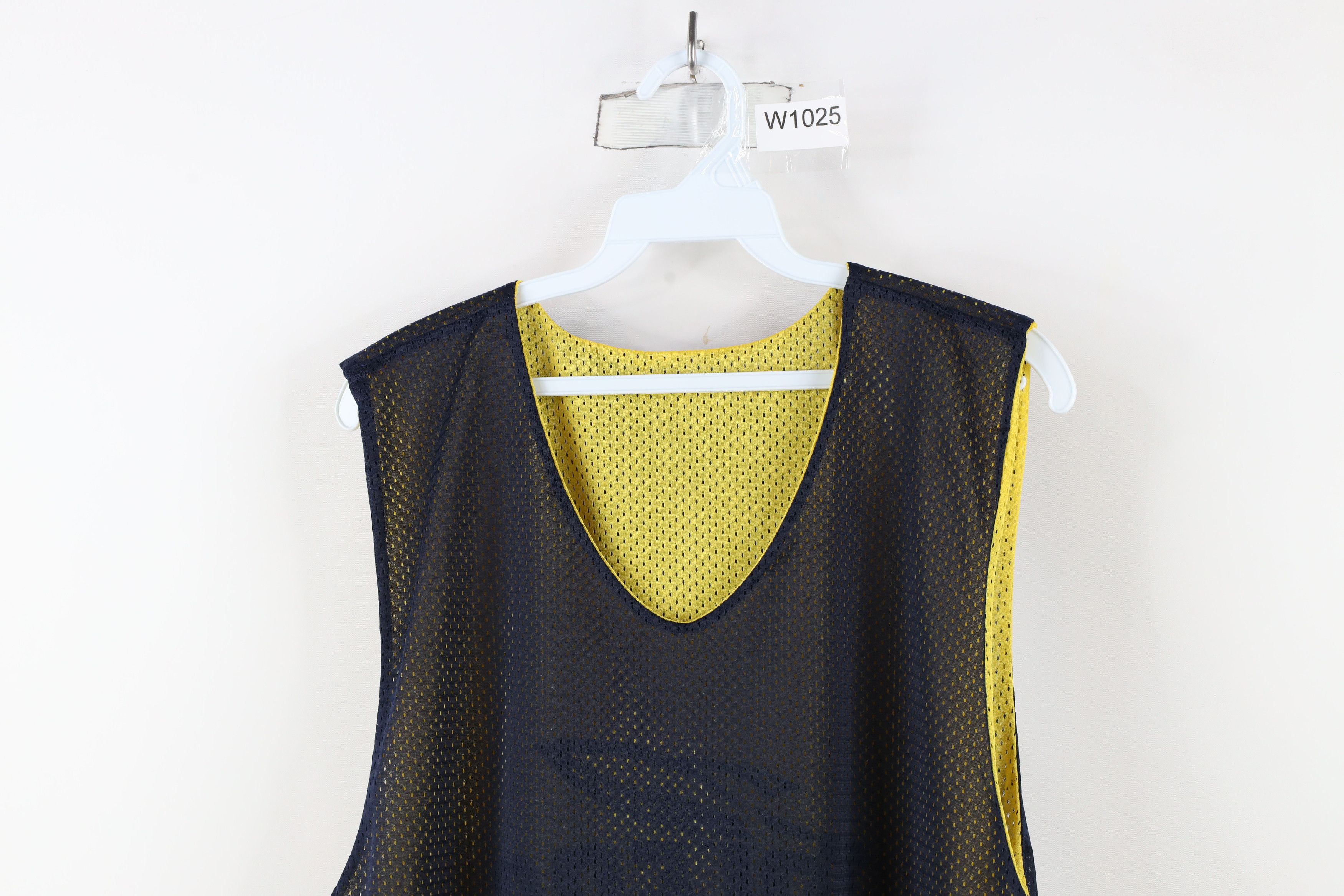 Vintage Vintage Reversible University of Toledo Basketball Jersey Size US L / EU 52-54 / 3 - 10 Thumbnail