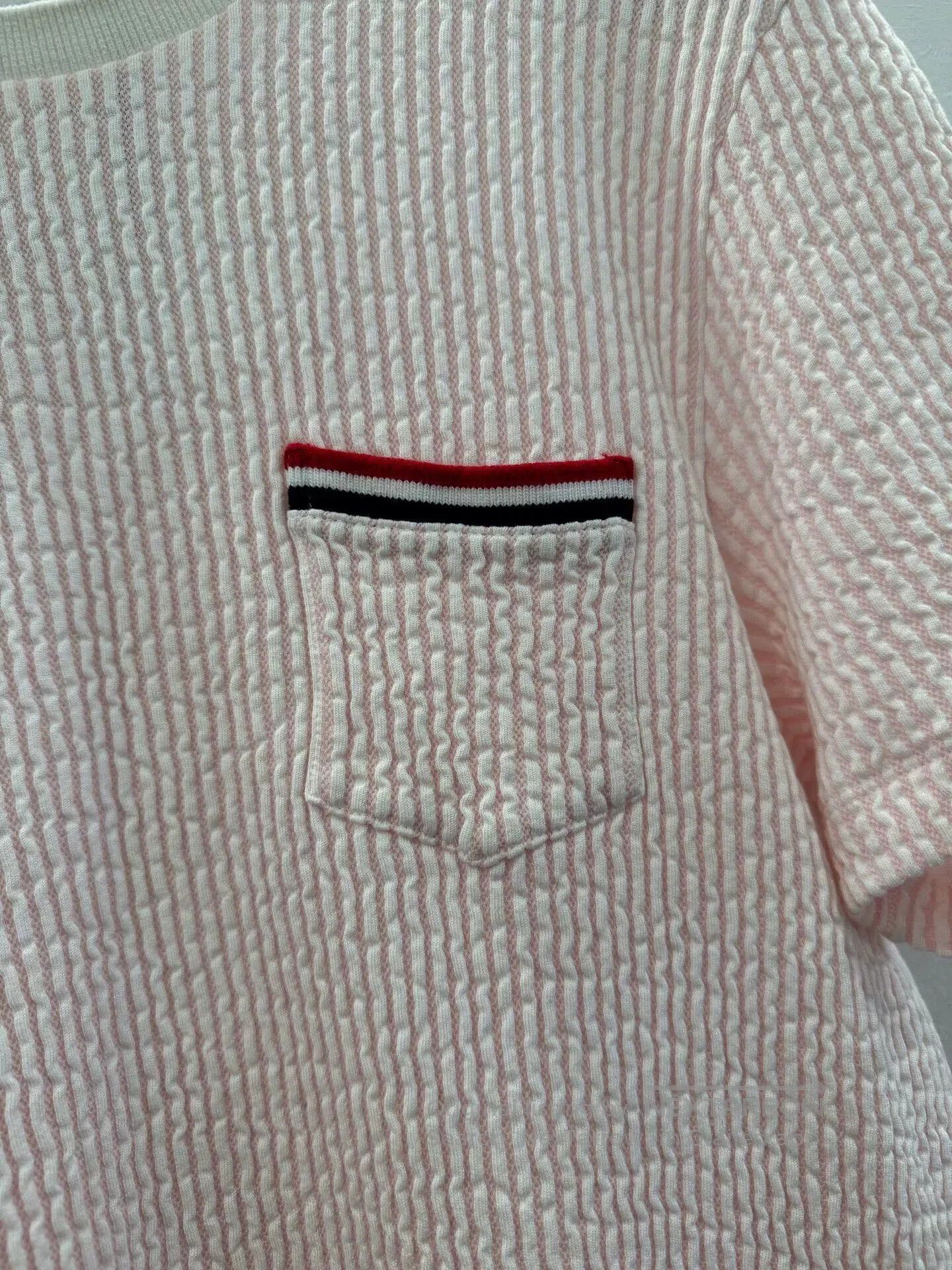 Thom Browne Thom Browne Pink Seersucker Stripe Tee. Size M / US 6-8 / IT 42-44 - 4 Thumbnail