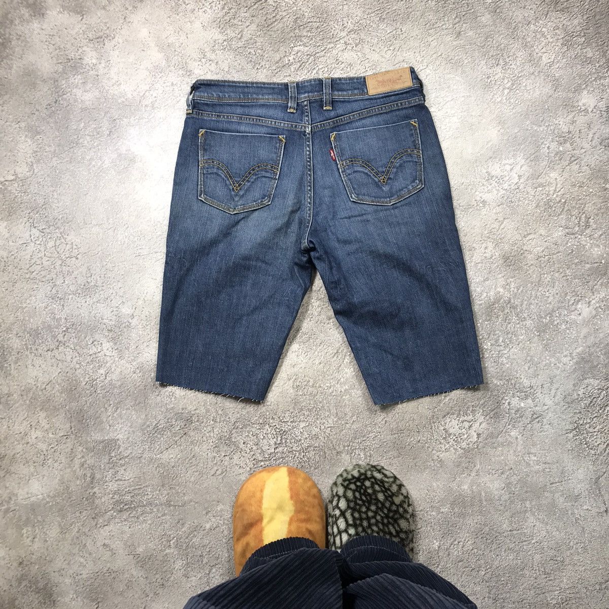 Vintage Vintage 90s Levis Relaxed Fit Shorts Streetwear Y2K Faded 30 Size US 30 / EU 46 - 1 Thumbnail