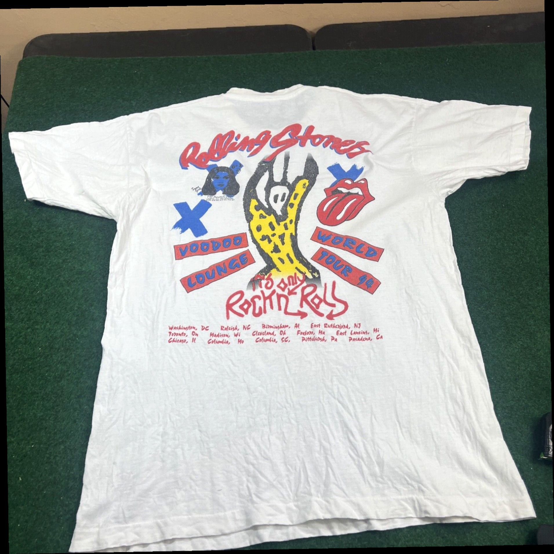 Vintage Vintage Rolling Stones Voodoo Lounge Tour 94 T-Shirt Spiked Tongue Rare Print Size US XL / EU 56 / 4 - 7 Thumbnail