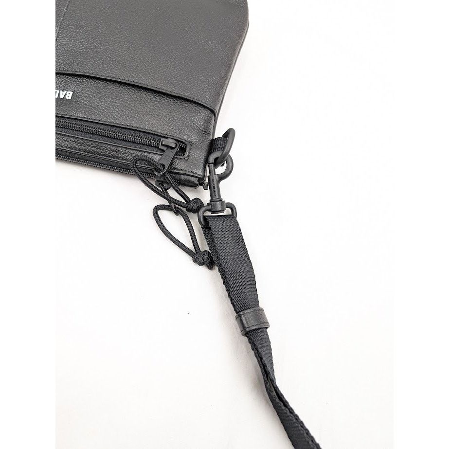 Balenciaga o1rshd1 Size: OS / Calf Grained Explore Crossbody Flat Pouch Size ONE SIZE - 15 Thumbnail