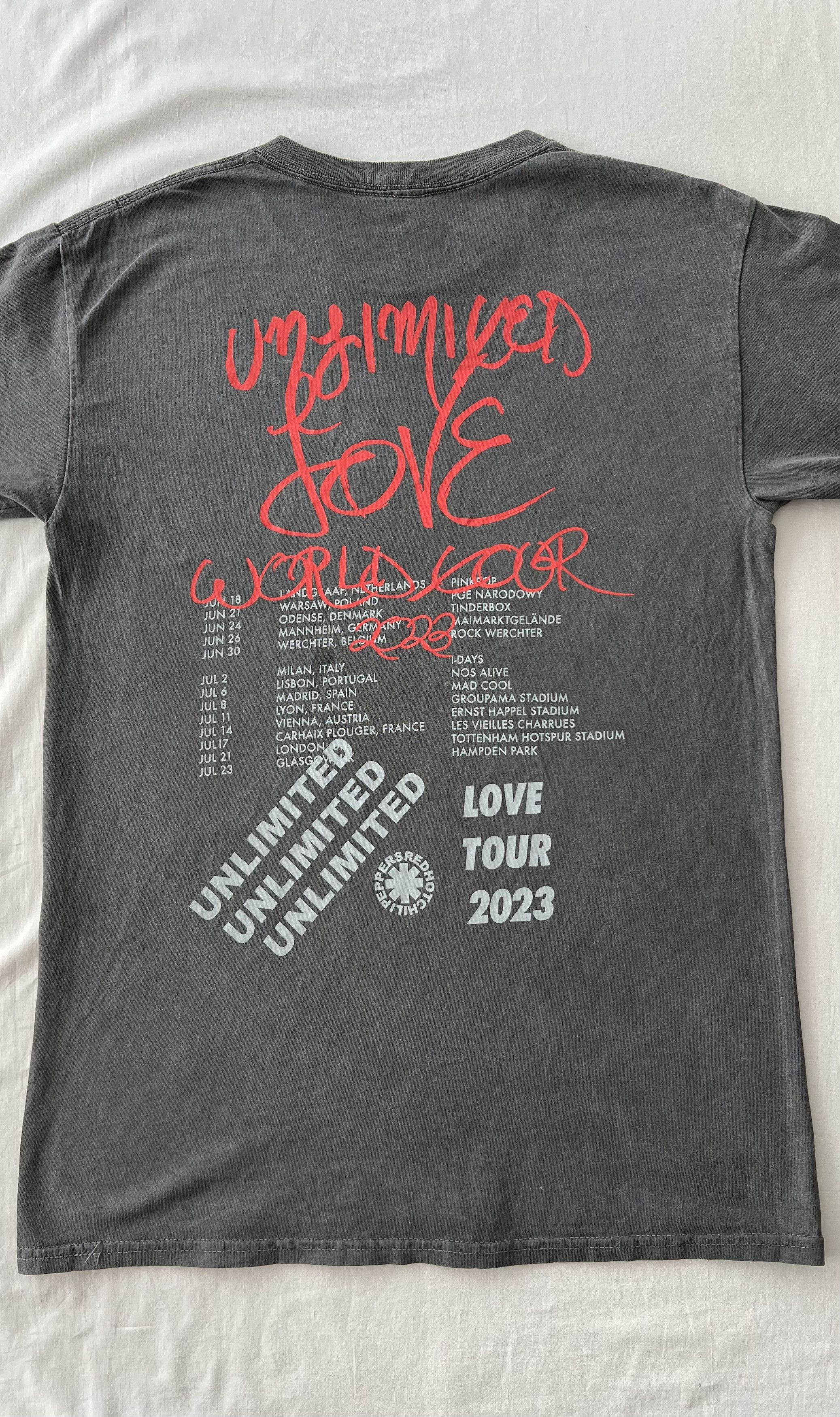 Band Tees Red Hot Chili Peppers Unlimited Love World Tour 2023 T-shirt Size US M / EU 48-50 / 2 - 18 Thumbnail