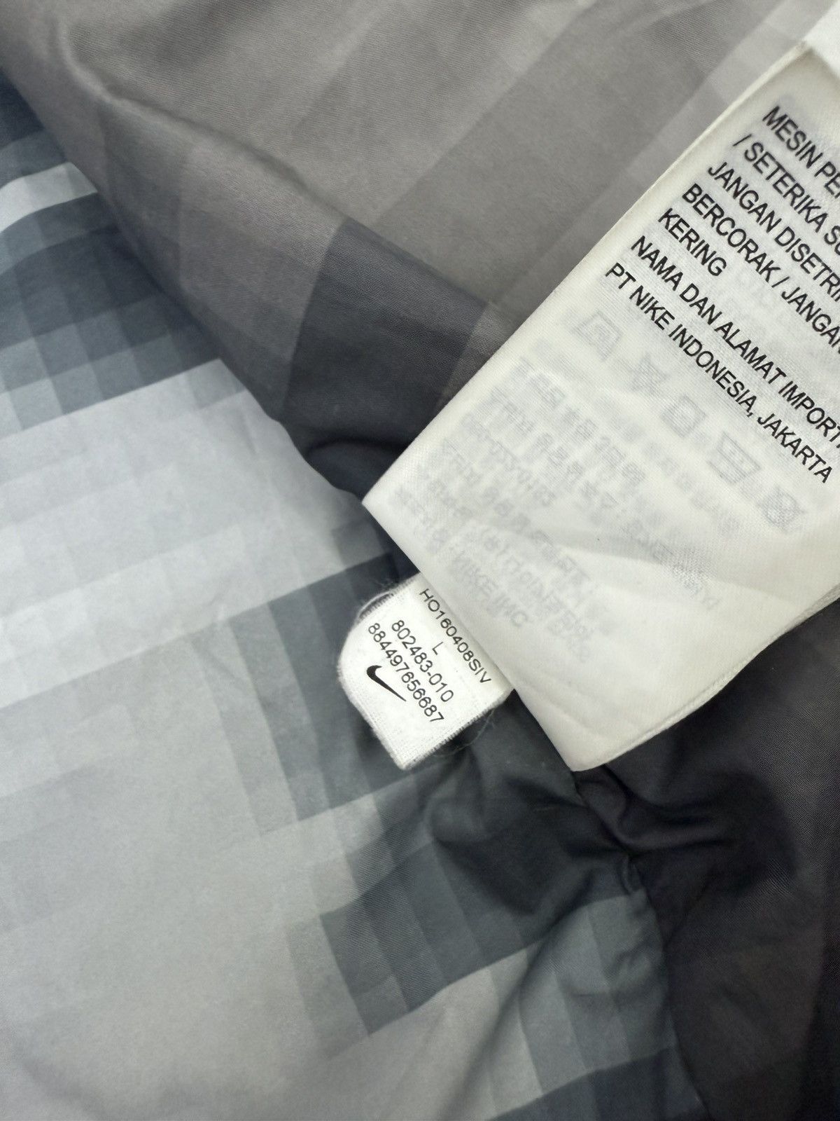 Nike 2015 NIKE INTERNATIONAL Windrunner Multipockets Jacket Size US L / EU 52-54 / 3 - 13 Thumbnail