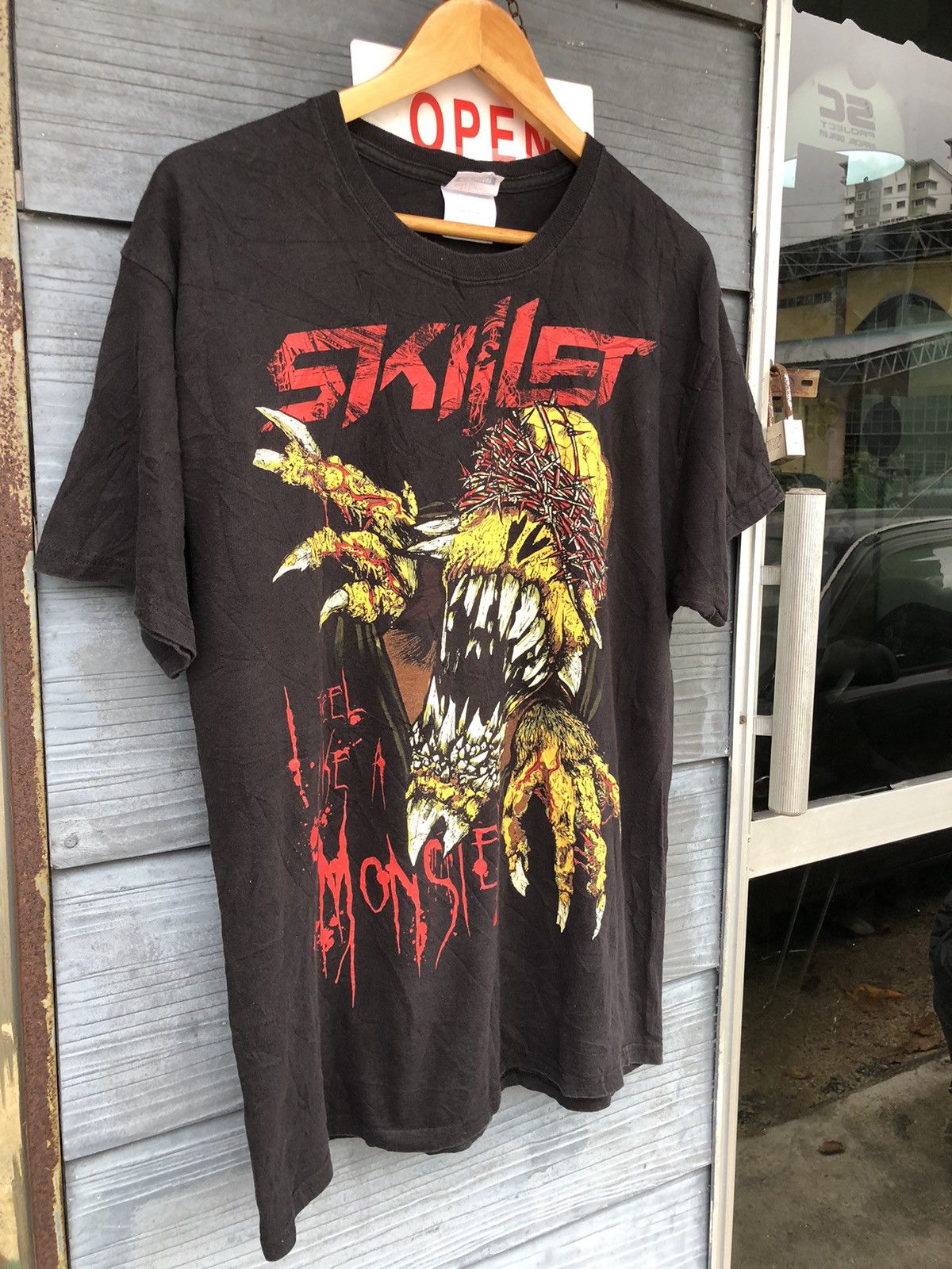 Band Tees × Vintage 🔥Vintage Y2K🔥Skillet Band I Fell Like A Monster Tee Size US L / EU 52-54 / 3 - 2 Thumbnail