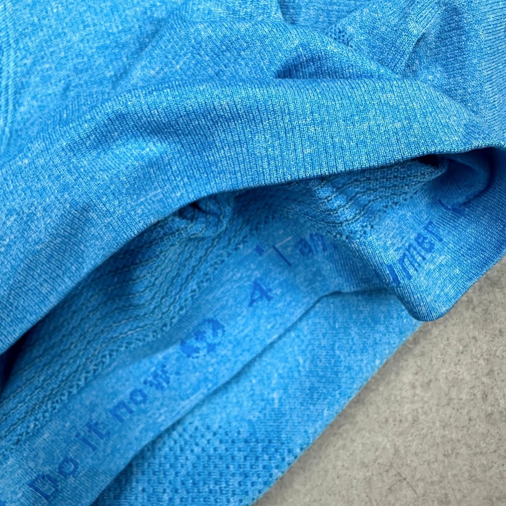 Lululemon VINTAGE Lululemon Shirt Womens 4 Blue Swiftly Tech Short Sleeve Seamless Running Crew Size S / US 4 / IT 40 - 4 Thumbnail
