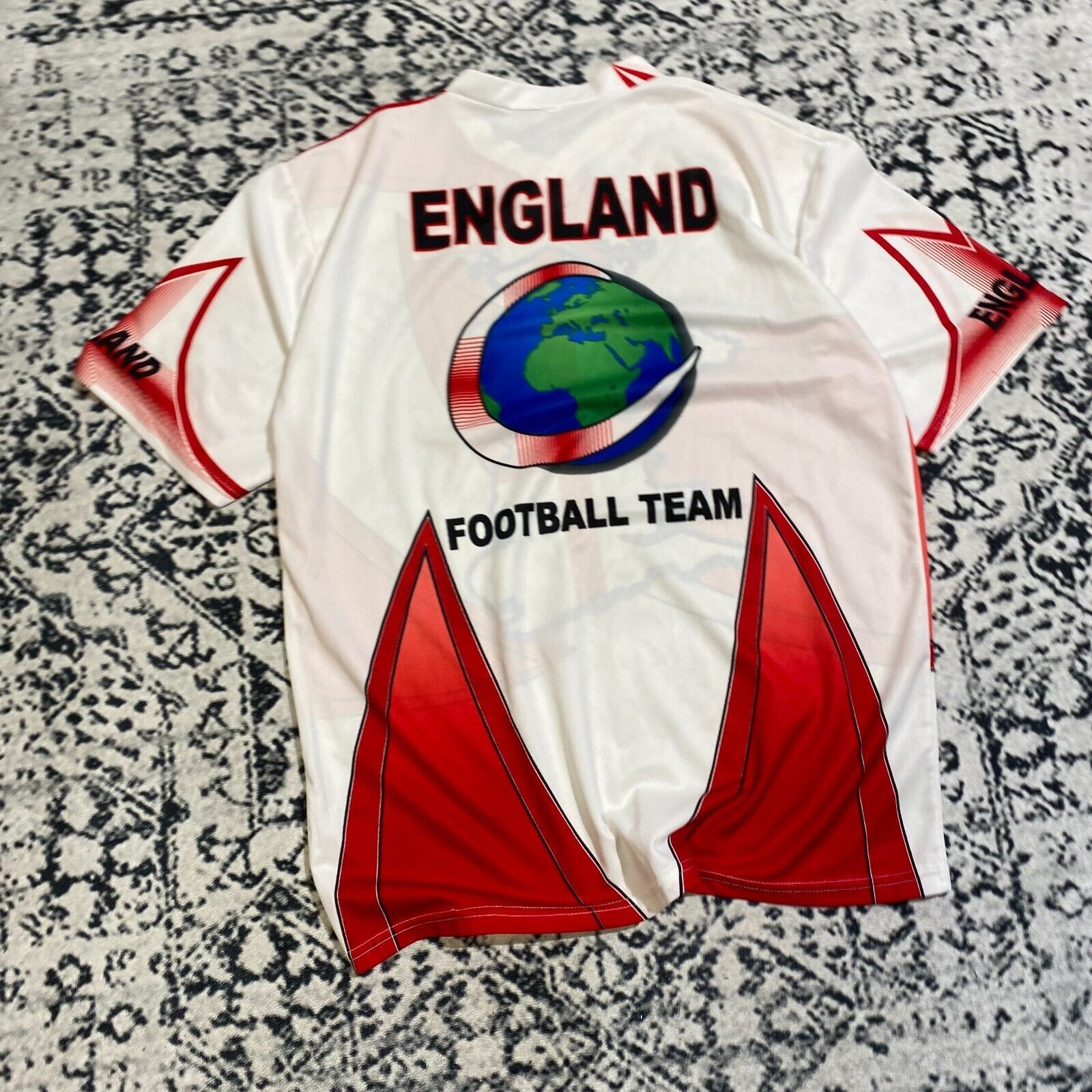 Vintage Vintage White Red Polyester T-Shirt Size XL England Football Size US XL / EU 56 / 4 - 12 Thumbnail
