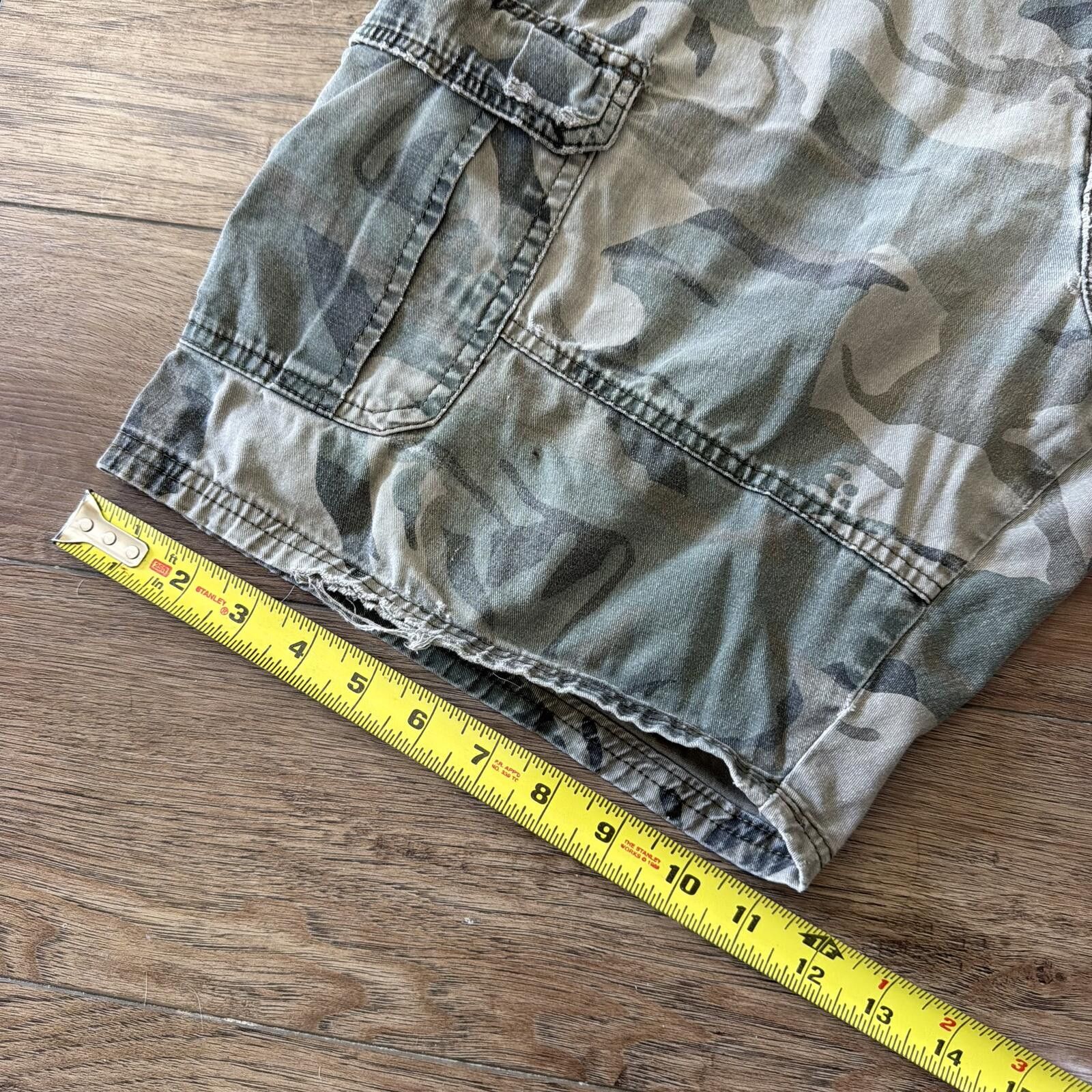 Wrangler Vintage Y2K Wrangler Relaxed Fit Camo Cargo Shorts Grunge 38 Size US 38 / EU 54 - 8 Thumbnail