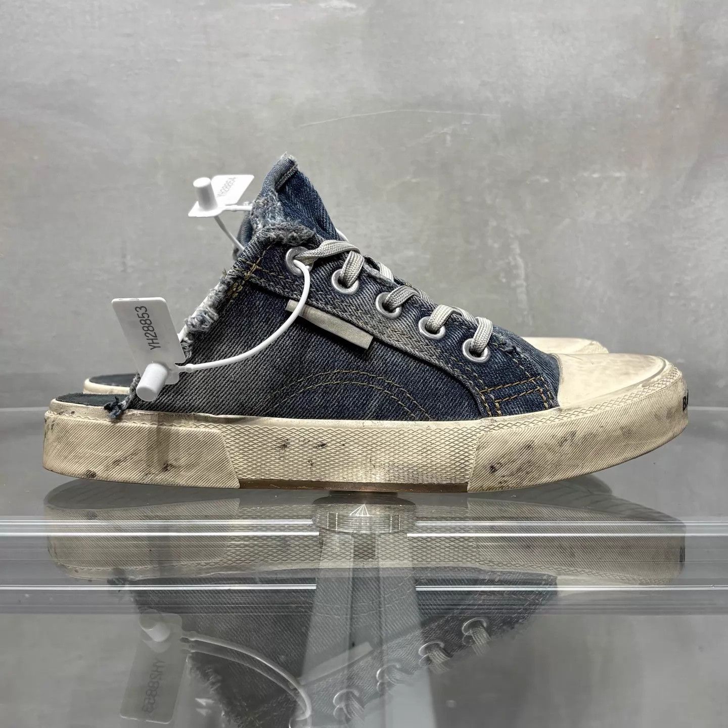 Balenciaga Balenciaga Distressed Denim Blue Slides 37 Size US 6.5 / IT 36.5 - 4 Thumbnail