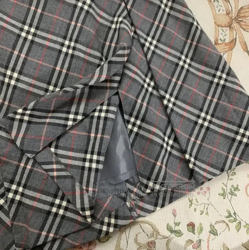 Burberry Burberry Grey Wool Midi Skirt for Women. Size 28" / US 6 / IT 42 - 3 Thumbnail