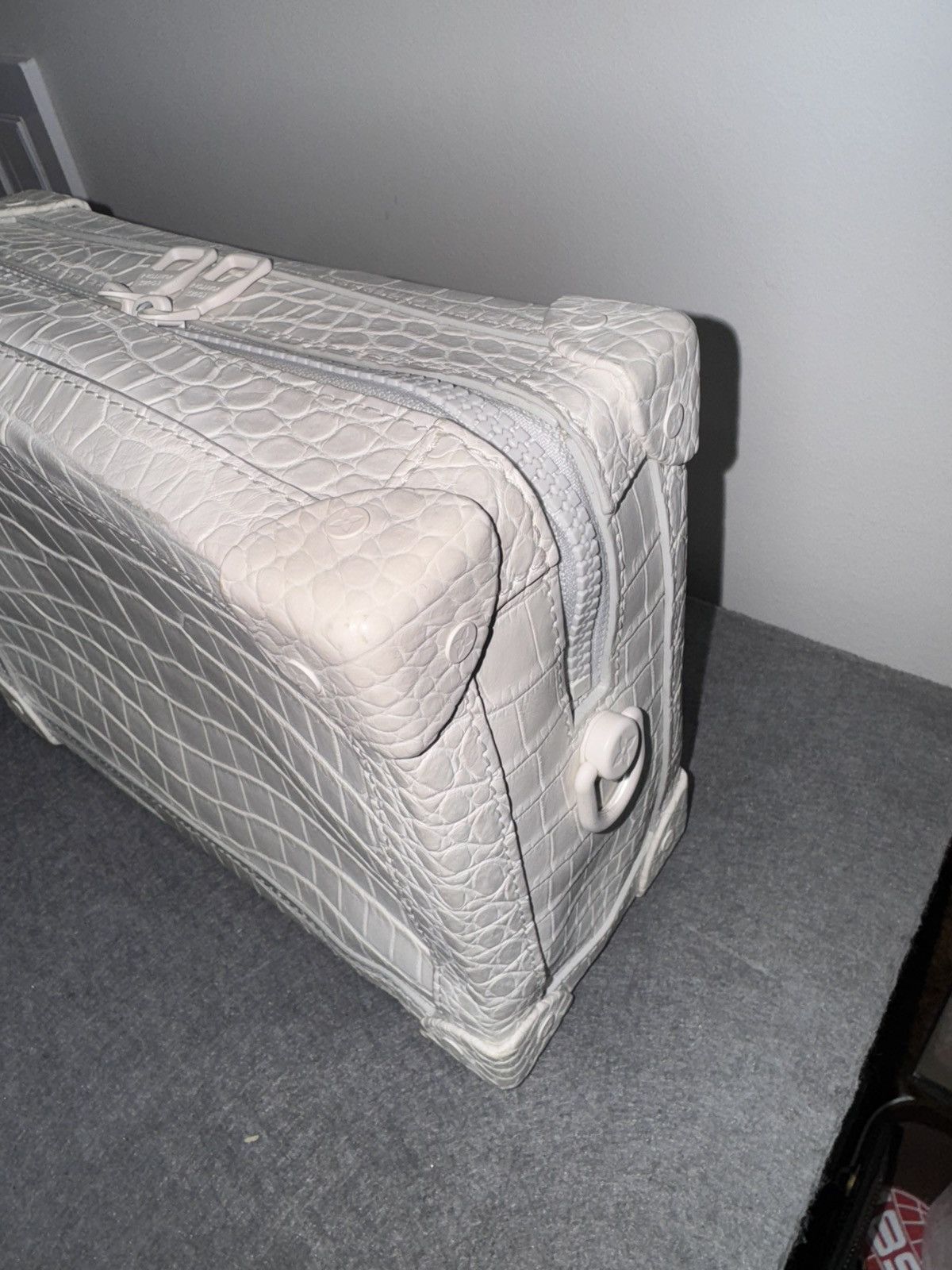 Louis Vuitton CROCODILE 2019 LOUIS VUITTON SOFT TRUNK MATTE WHITE Size ONE SIZE - 6 Thumbnail