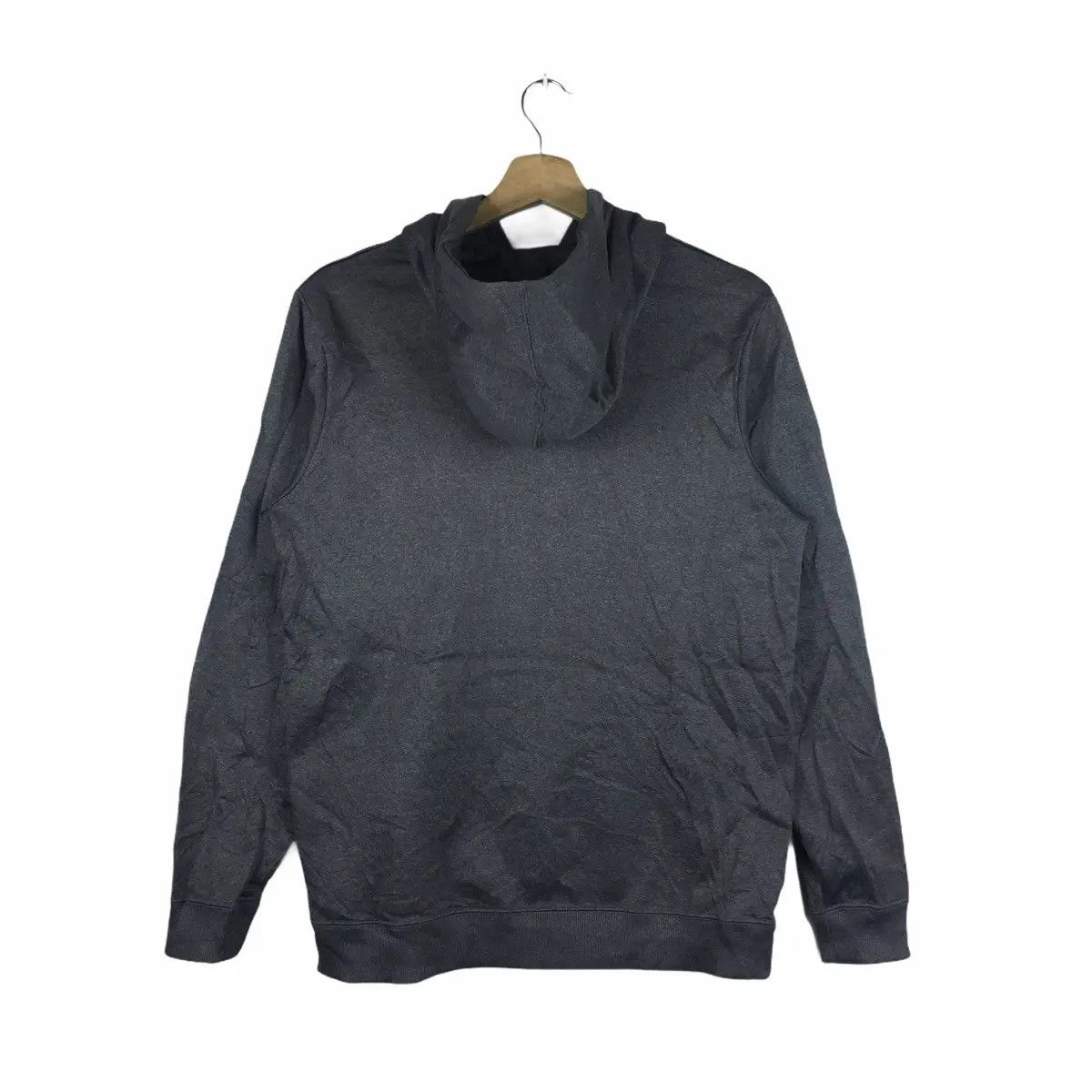 Under Armour Vtg UNDER ARMOUR Center Logo Hoodie Jersey Football Rugby Size US L / EU 52-54 / 3 - 3 Thumbnail