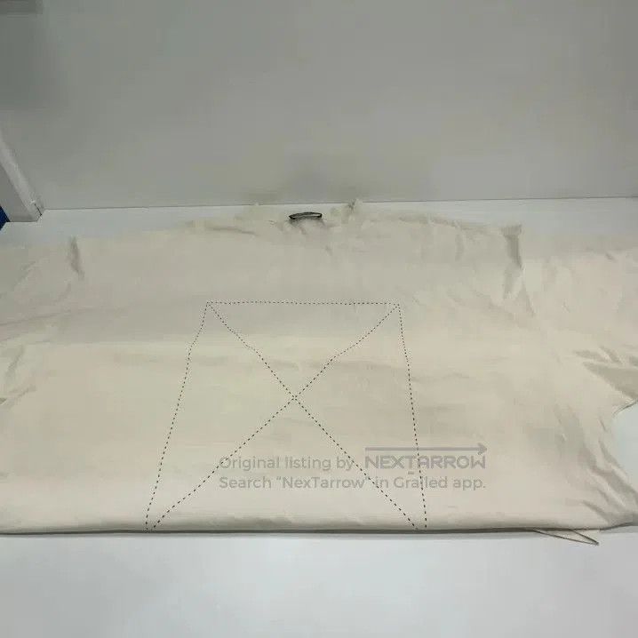 Balenciaga Balenciaga Beige Graphic Round Neck Short Sleeve T. Size US M / EU 48-50 / 2 - 3 Thumbnail