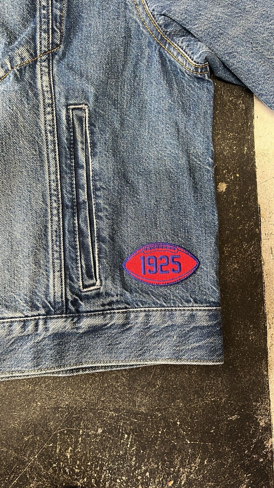 American Eagle Outfitters × NFL New York Giants American Eagle Denim Jacket Size US L / EU 52-54 / 3 - 3 Thumbnail
