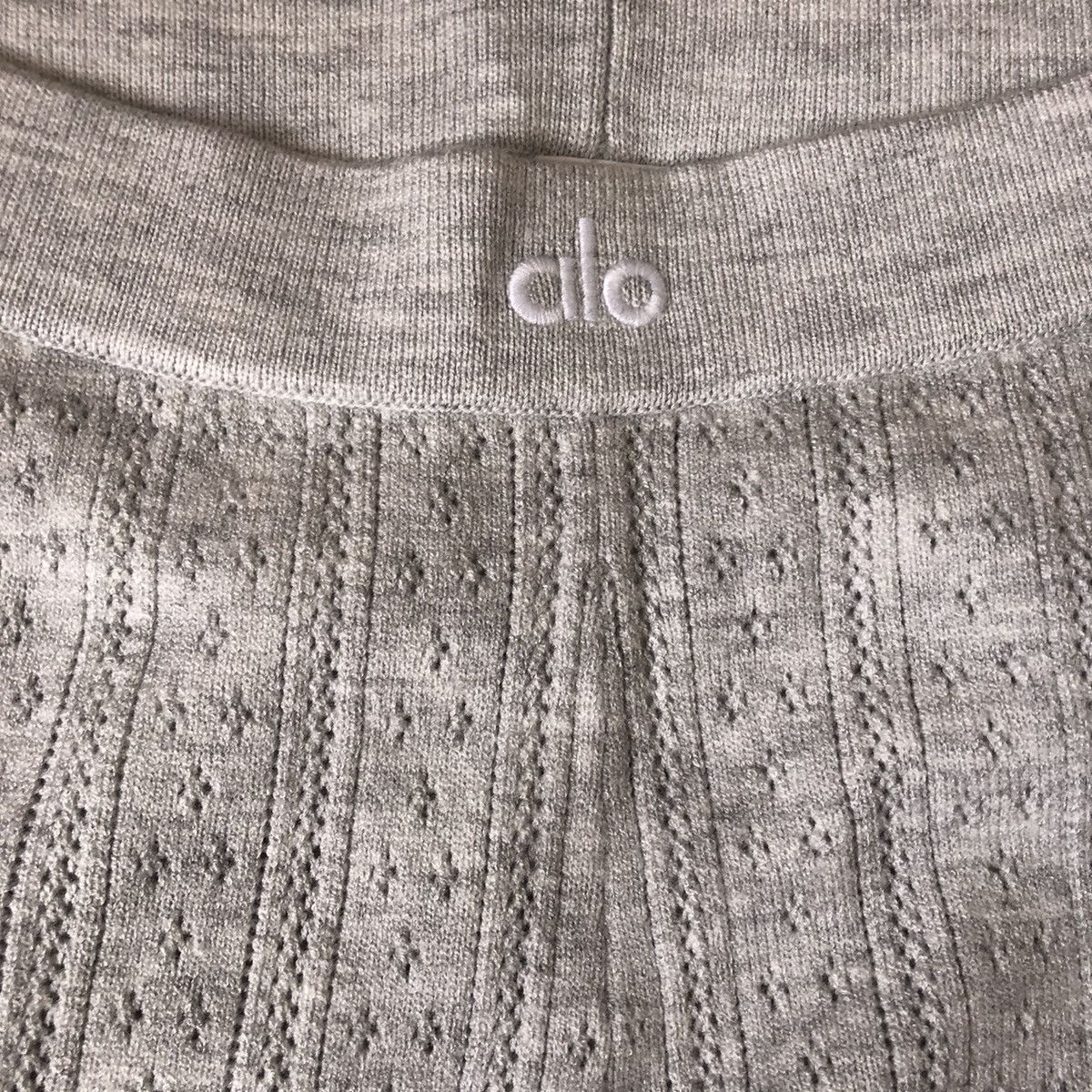 Alo Yoga Pointelle Sweater High-Waist Be Mine Legging Light Grey XS Size 25" / US 0 / IT 36 - 2 Thumbnail