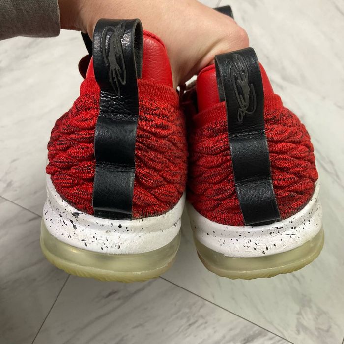 Lebron 15 outlet low university red