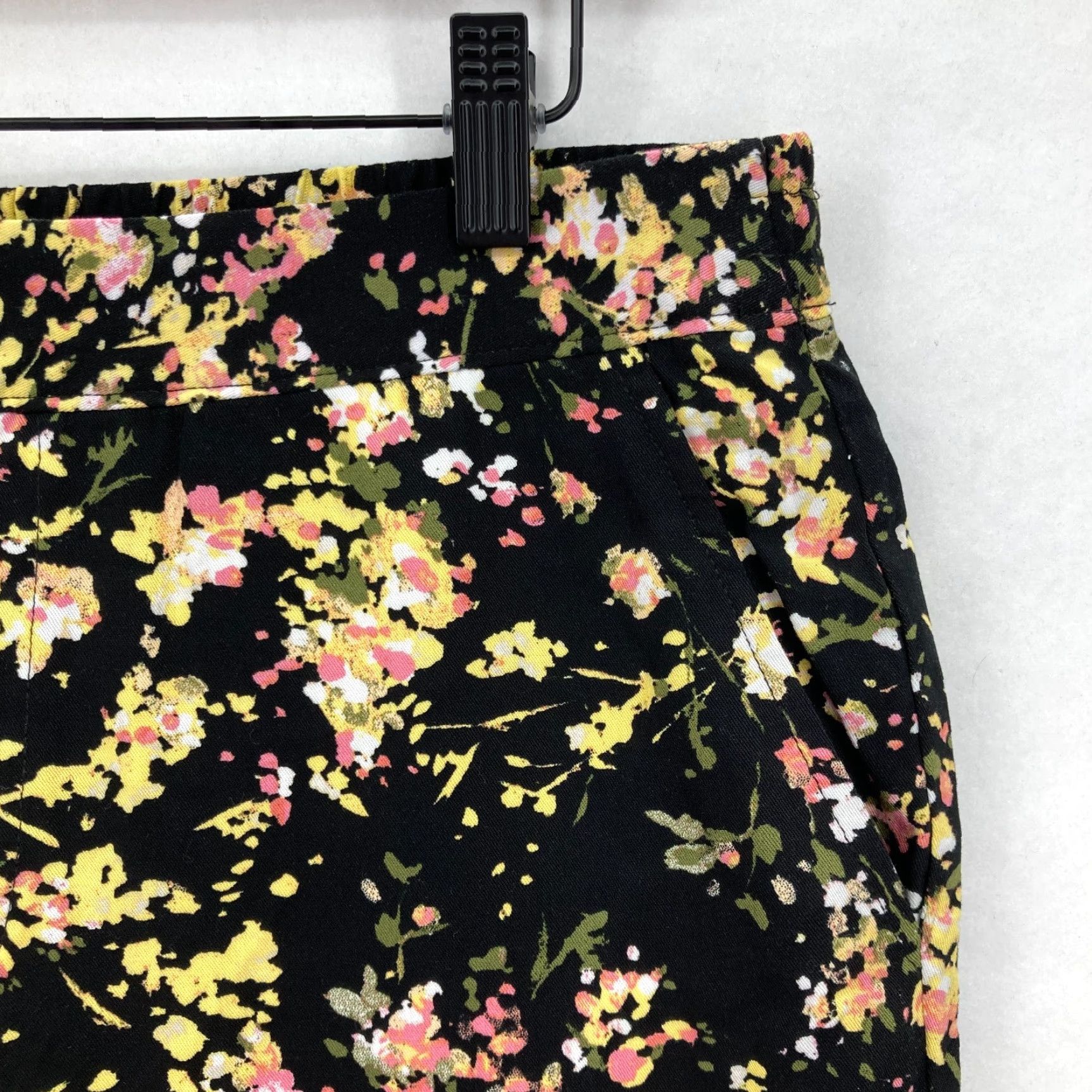Jessica Simpson Jessica Simpson Ankle Pants Women's Small Black Floral Pull On Stretch Fabric S Regular Slim Straight Pockets Woven Lis Size 28" / US 6 / IT 42 - 3 Thumbnail