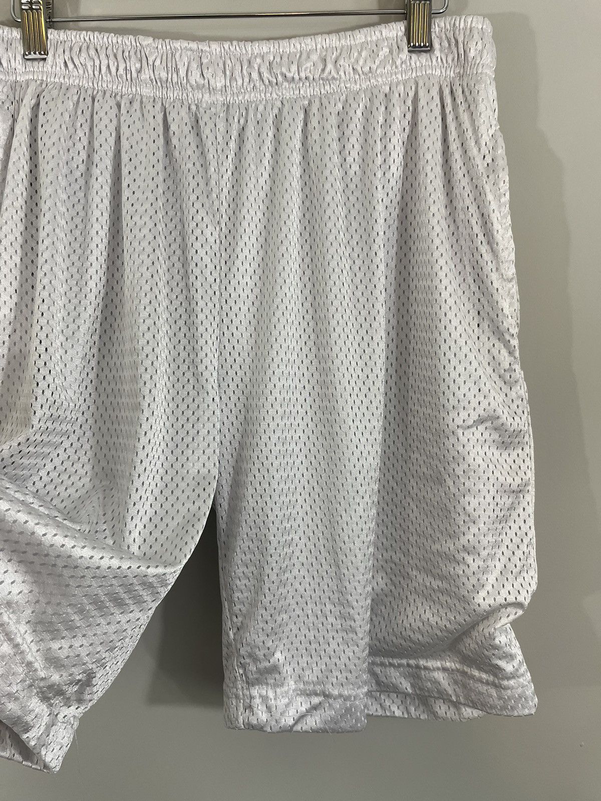 Vintage Blank White Mesh 90s Distressed Basketball Shorts Size US 34 / EU 50 - 2 Thumbnail