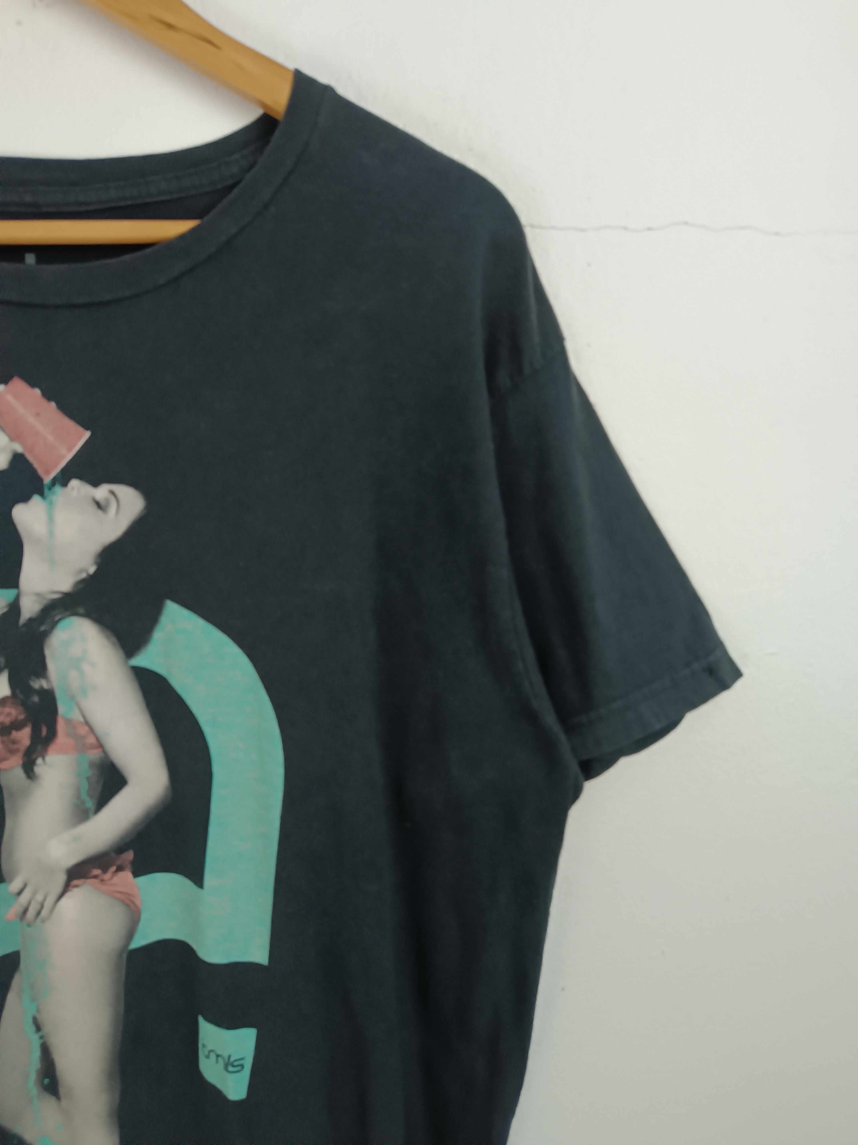 Vintage VINTAGE FADED TOO MANY LOOSE STRINGS SEXY HUMOR DRINKS TEE Size US L / EU 52-54 / 3 - 6 Thumbnail