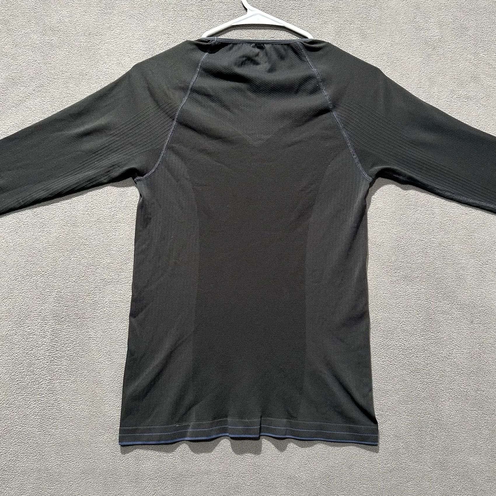Patagonia VINTAGE Patagonia Capilene Shirt Womens XS Charcoal Gray Long Sleeve Base Layer Stretch Size XS / US 0-2 / IT 36-38 - 2 Thumbnail
