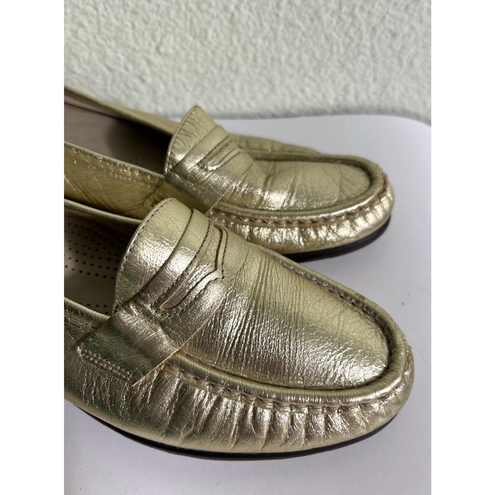 SAS SAS Women’s Size 9 W Gold Loafers Flat Slip On Size US 9 / IT 39 - 2 Thumbnail