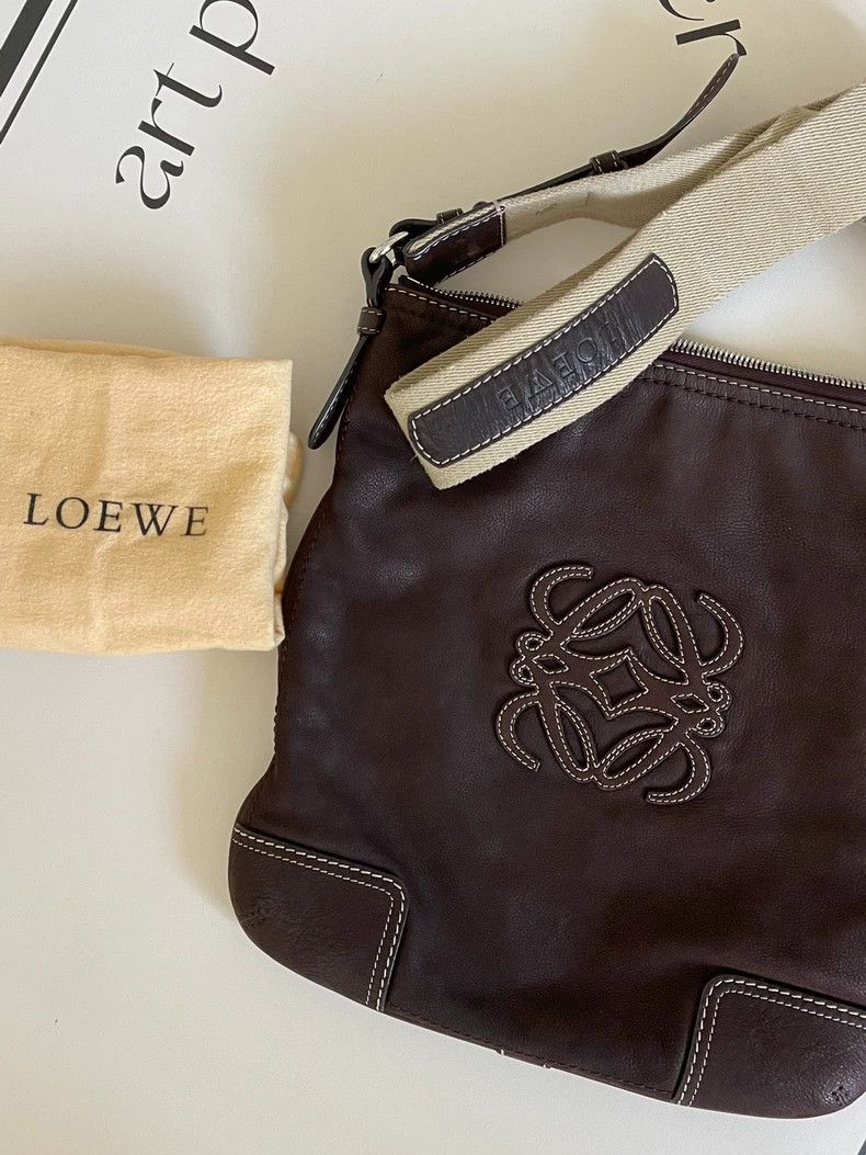 Loewe loewe A large logo crossbody bag with full leather stitchin Size ONE SIZE - 2 Thumbnail