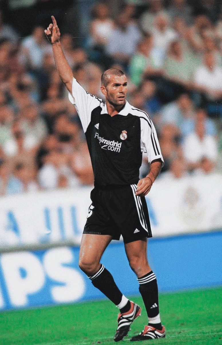 Other Jersey Real Madrid 2001 - 02 Away Shirt Original Kit Zidane Size US M / EU 48-50 / 2 - 3 Thumbnail
