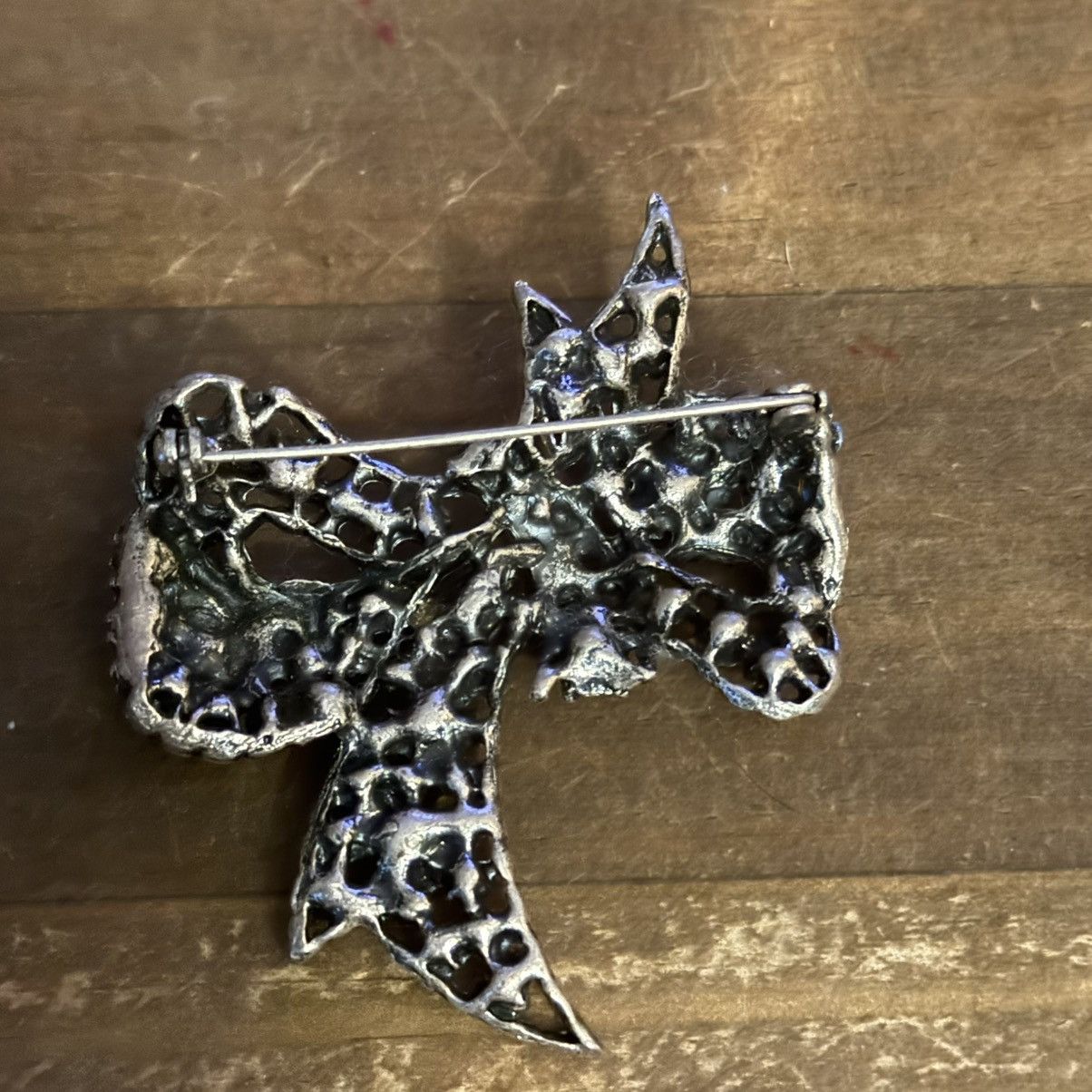 Vintage Vintage silver tone blue rhinestone bow brooch Size ONE SIZE - 4 Thumbnail