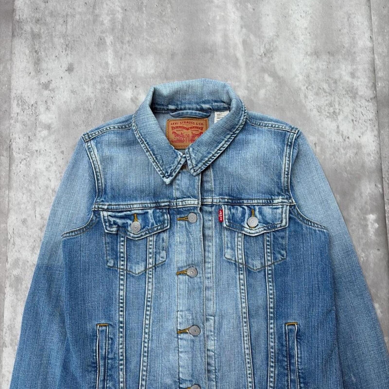 Levi's Y2K Light Wash Levi’s Grunge Trucker Bomber Denim Jacket Size S / US 4 / IT 40 - 2 Thumbnail