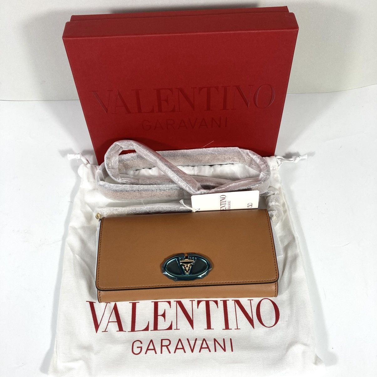 Valentino Valentino Garavani VLOGO Bold Wallet On A Chain Almond Beige Size ONE SIZE - 2 Thumbnail