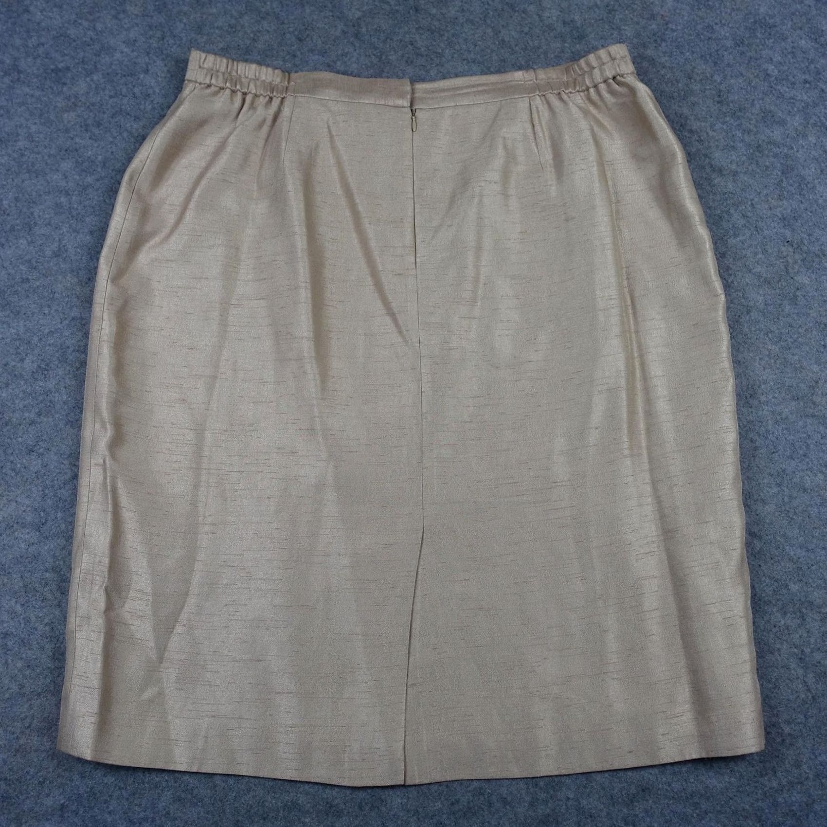 Kasper VINTAGE Kasper Skirt Womens 20W Beige Shimmer Pencil Midi Elastic Waist Dressy Womens Plus Size Slit Lined Back Zip Size 42" / US 20 - 3 Thumbnail
