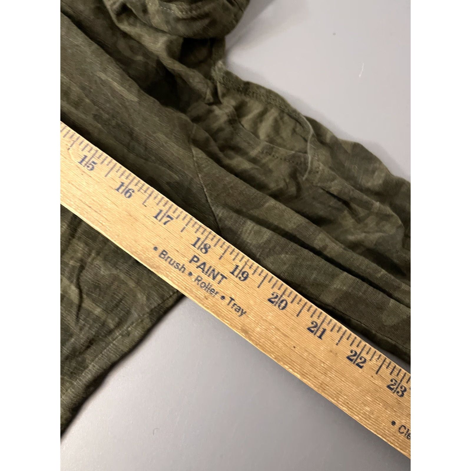 Sanctuary sanctuary camo shirt small green colorful sanctuary camo cold shoulder top shirt sz small womens shirt camo green colorful 90s event Size S / US 4 / IT 40 - 5 Thumbnail