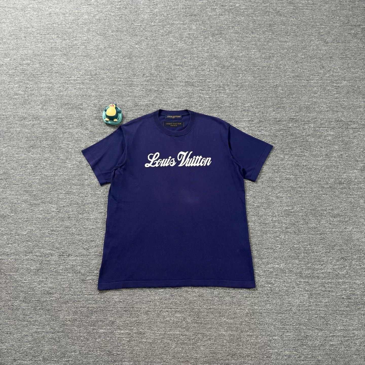 Louis Vuitton LV Sapphire Blue Cursive Slogan T-shirt Size US M / EU 48-50 / 2 - 1 Thumbnail