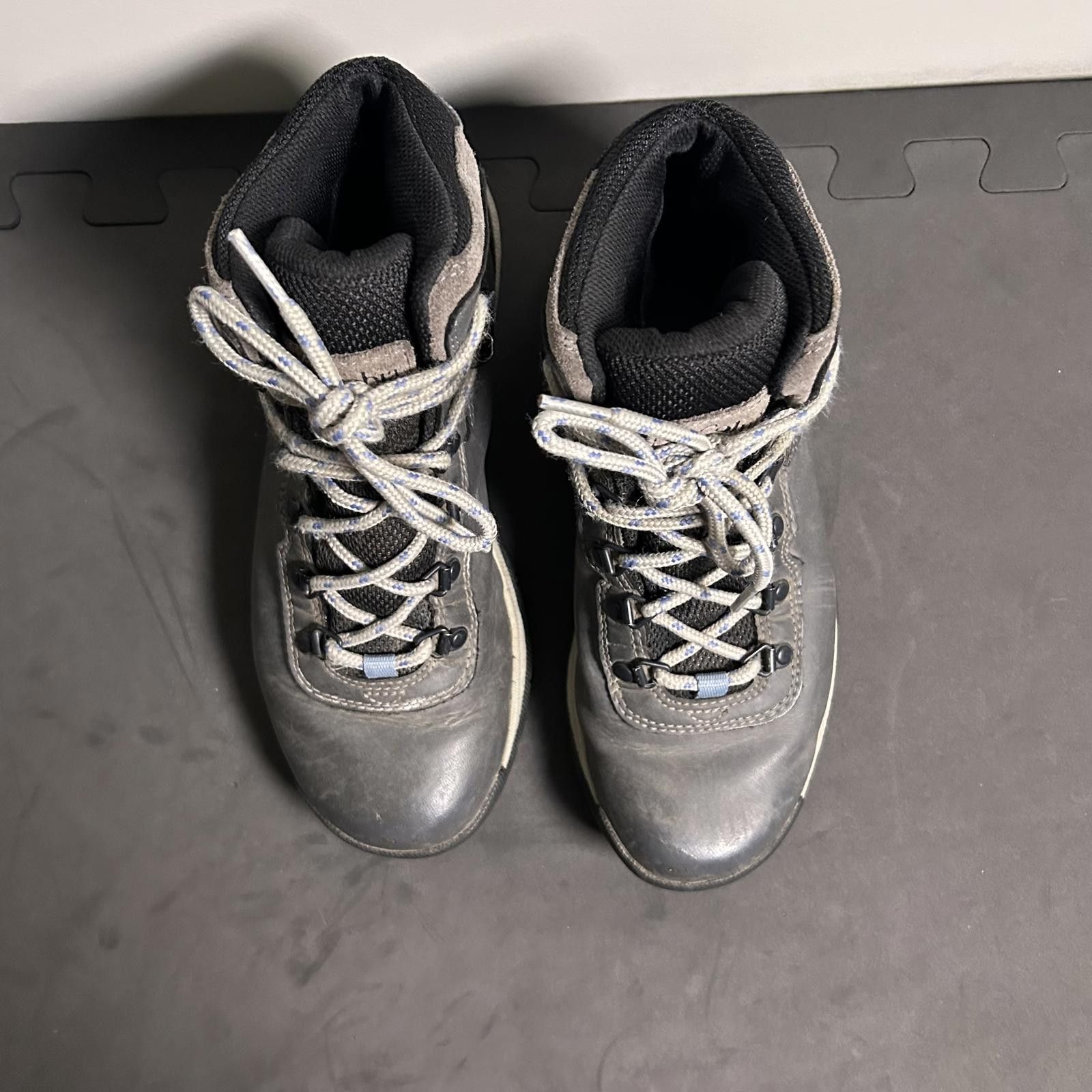 Columbia Columbia Women's Newton Ridge Plus hiking boots size 8 Size US 8 / IT 38 - 3 Thumbnail