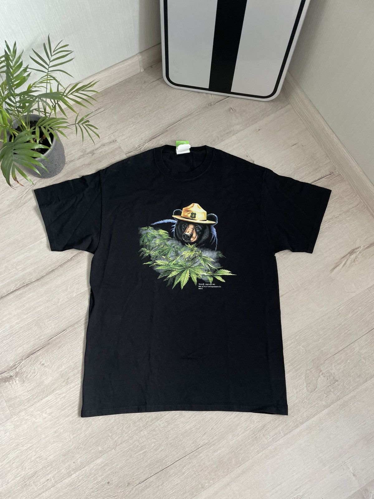 Designer × Huf Vintage 2002 Huf T-shirt with Smoke Bear Skate Art Sk8 Y2k Size US L / EU 52-54 / 3 - 1 Thumbnail