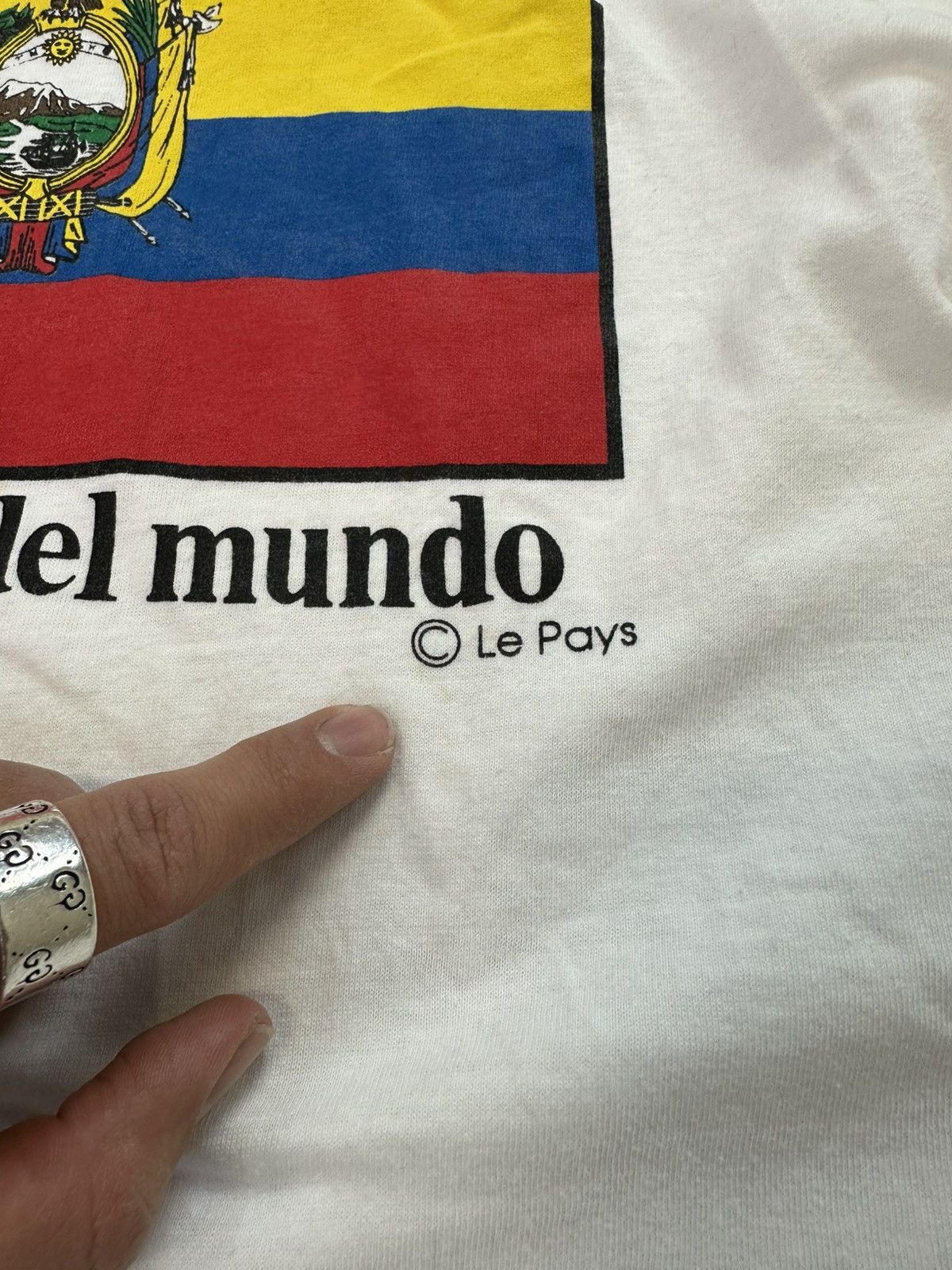 Vintage vintage 90s ecuador centre of the world flag tee white xl Size US XL / EU 56 / 4 - 6 Thumbnail