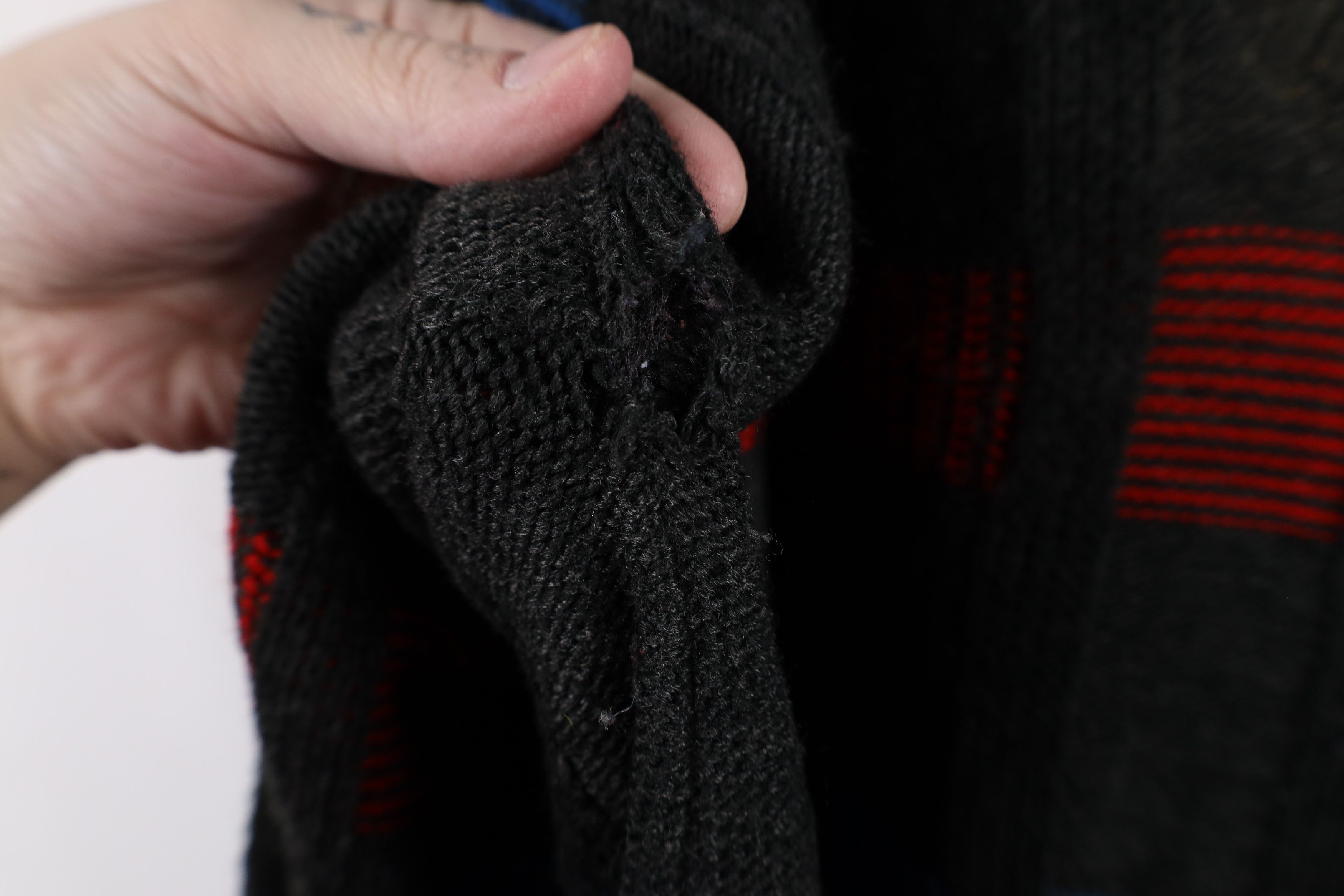 Vintage Vintage 90s Streetwear Ribbed Knit V-Neck Sweater USA Size US XL / EU 56 / 4 - 8 Thumbnail
