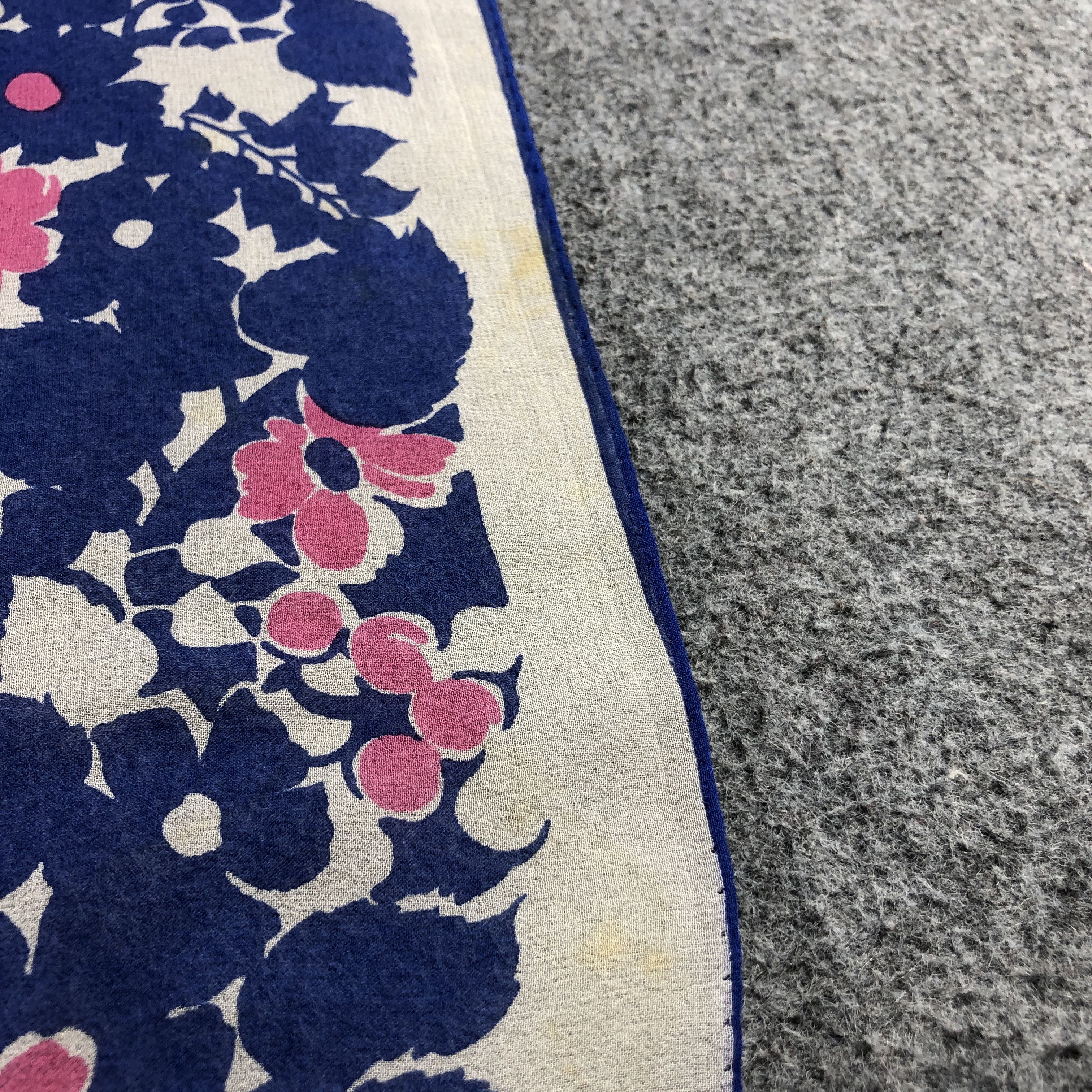 Vintage Vintage Luxury Floral Hand Rolled Silk Scarf M1295 Size ONE SIZE - 12 Thumbnail
