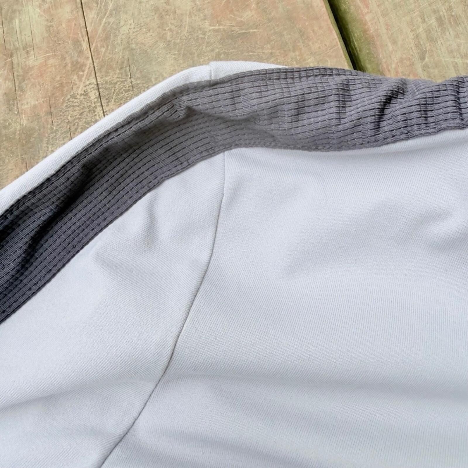 Fabletics Fabletics Womens Long Sleeve Active Top Grey Ruched Size S / US 4 / IT 40 - 4 Thumbnail