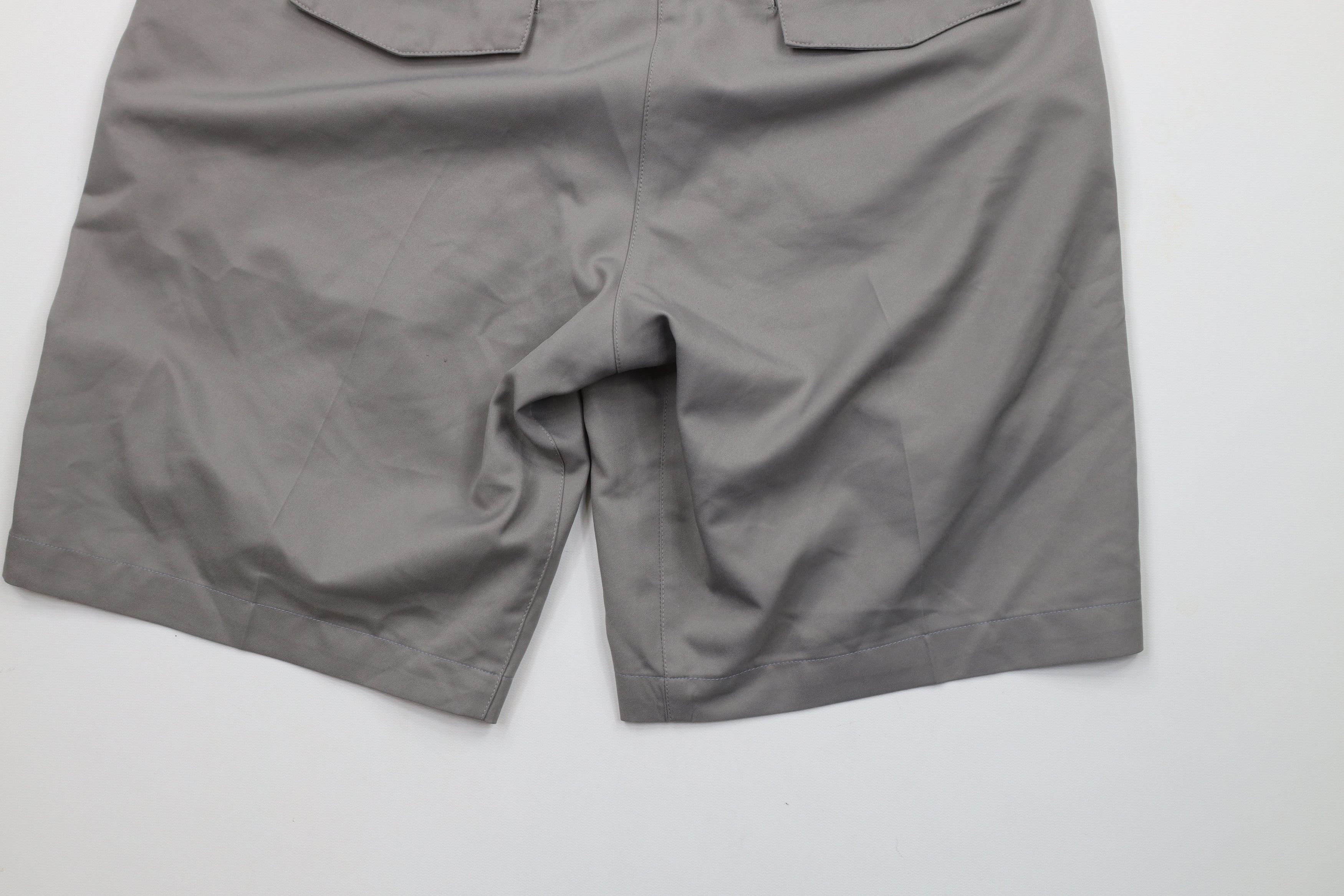 Nike × Vintage Nike Golf Tour Performance Flat Front Tech Chino Shorts Gray Size 32" / US 10 / IT 46 - 13 Thumbnail