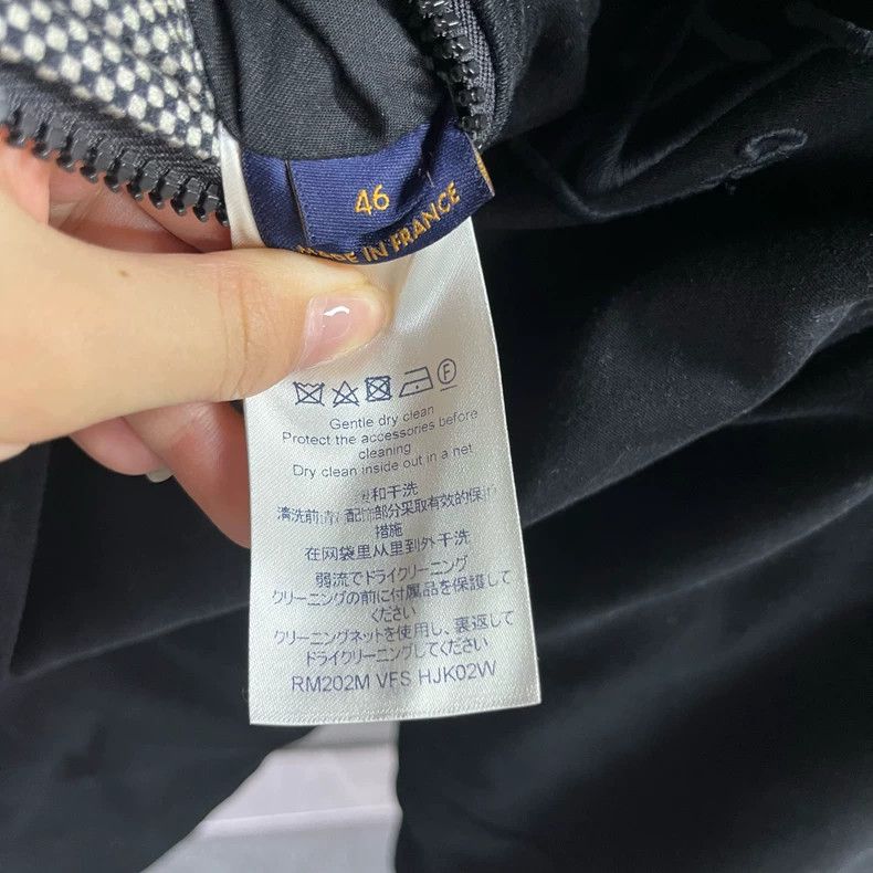 Louis Vuitton Louis Vuitton Black Solid Co-branded Embroidered Logo Fish Size US S / EU 44-46 / 1 - 3 Thumbnail