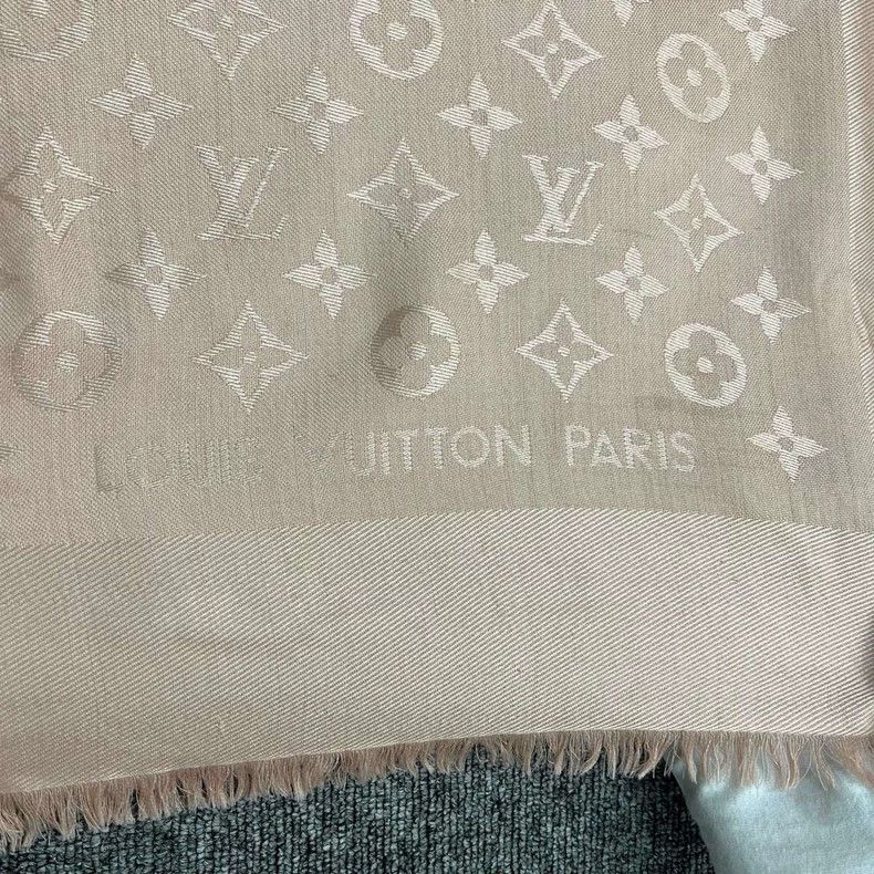 Louis Vuitton Louis Vuitton Pink presbyopic wool silk shawl Size ONE SIZE - 5 Thumbnail