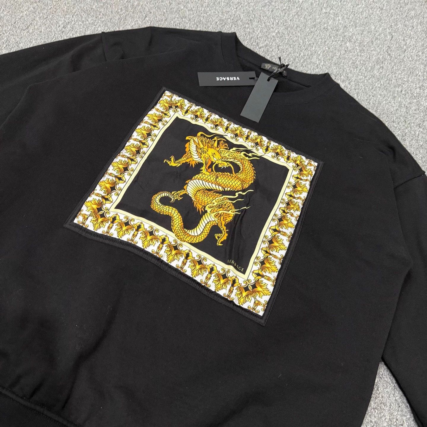 Versace Versace Black Baroque Dragon Print Limited Sweatshirt Size L Size L / US 10 / IT 46 - 3 Thumbnail