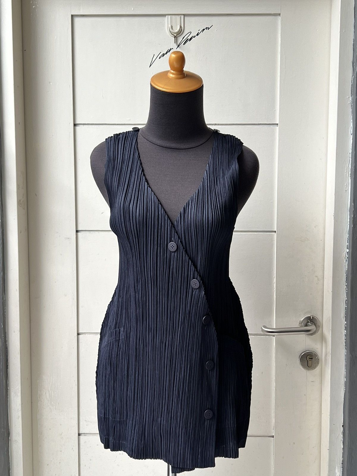 Pleats Please Issey Miyake ISSEY MIYAKE PLEATS PLEASE Asymmetrical buttom up vest Size US S / EU 44-46 / 1 - 9 Thumbnail