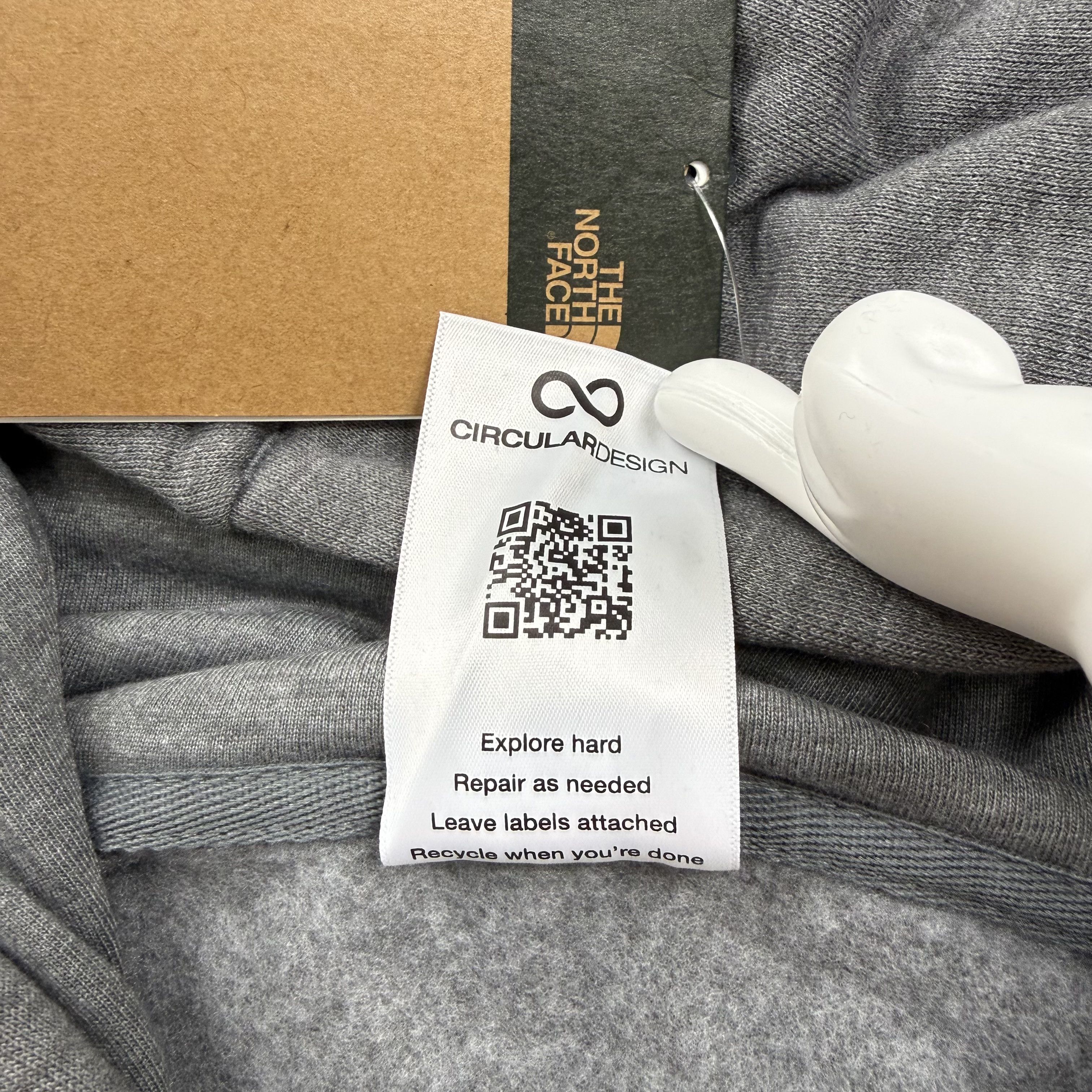 The North Face The North Face Mens XL Never Stop Exploring Hoodie A7R9H NEW Size US XL / EU 56 / 4 - 7 Thumbnail