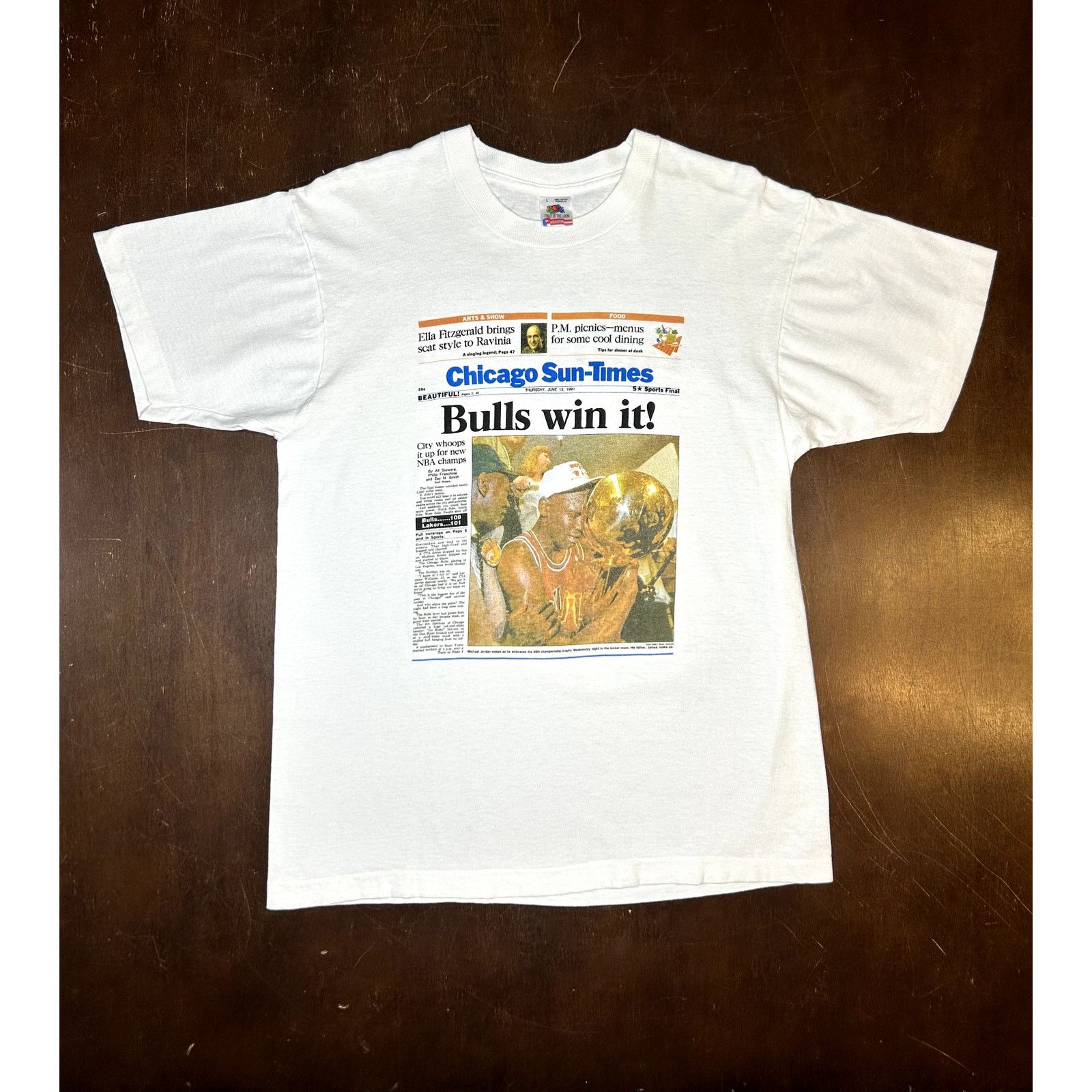 NBA '91 NBA Chicago Bulls Michael Jordan Newspaper Print T Shirt Size US L / EU 52-54 / 3 - 22 Thumbnail