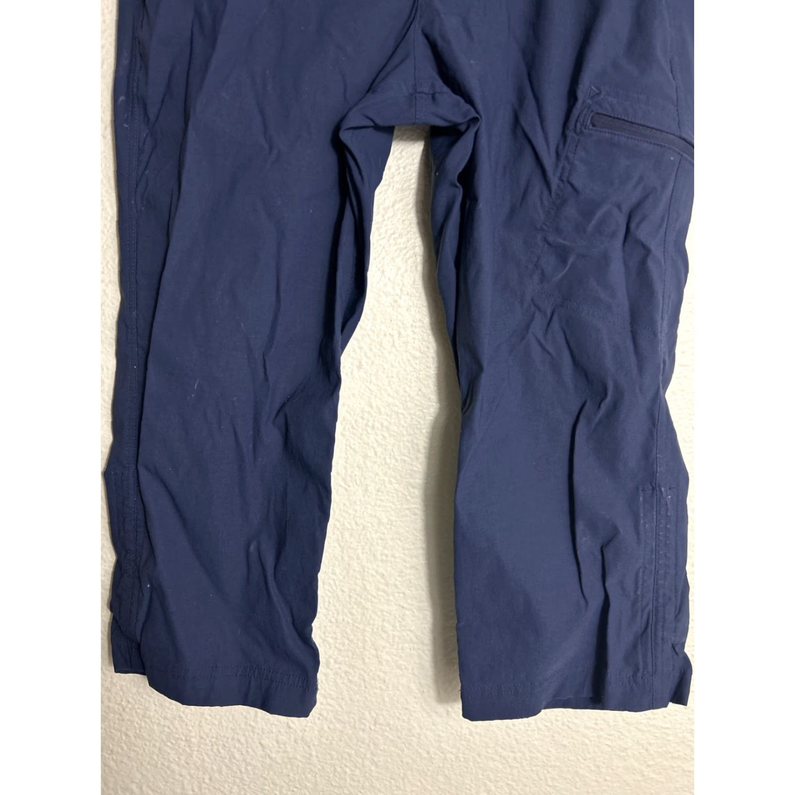 Eddie Bauer Eddie Bauer Pants Womens 10 Capri Navy Blue 33x20 Hiking Water Resistant Logo Casual Travel Regular Straight Womens Size 32" / US 10 / IT 46 - 2 Thumbnail
