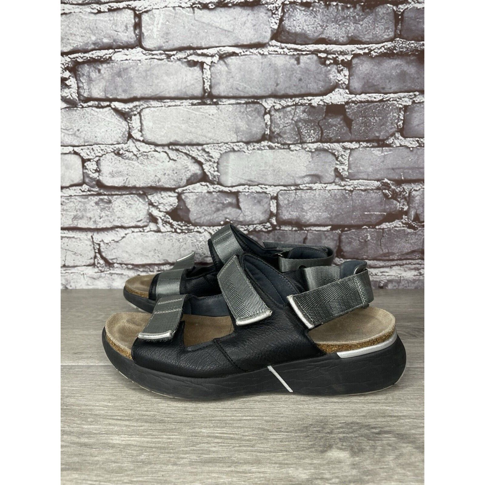 Other Naot Black Leather Gray Textile Wedge Ankle Strap Sandals Wo Size US 7.5 / IT 37.5 - 5 Thumbnail