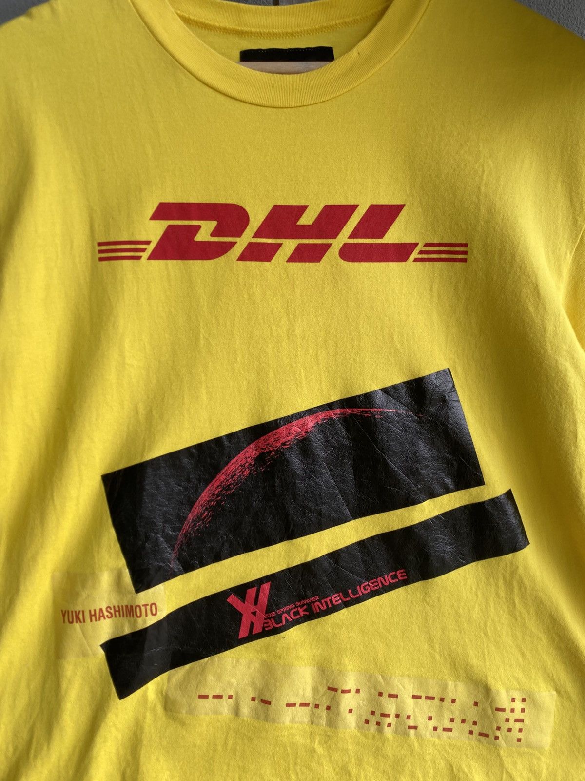 Japanese Brand DHL Tshirt Collaborates with Japanese Brand YUKI HASHIMOTO Size US L / EU 52-54 / 3 - 4 Thumbnail