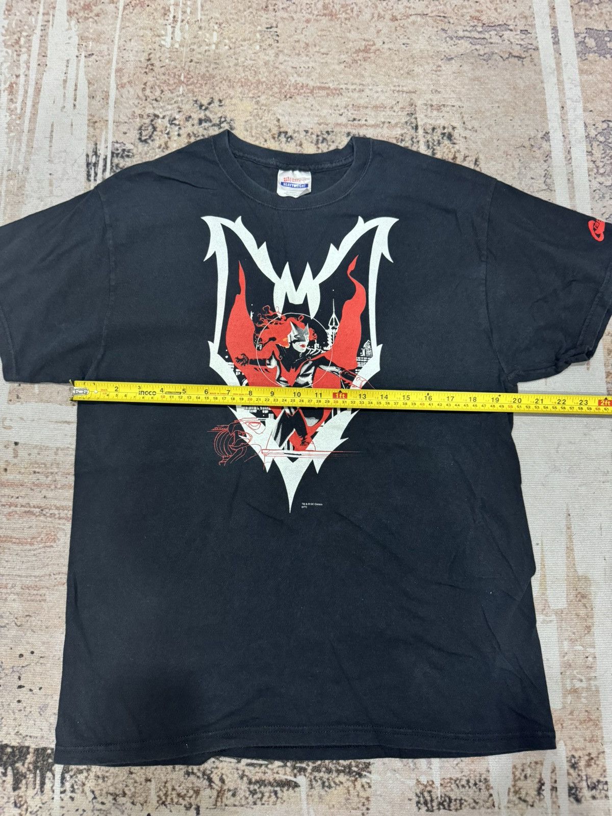 DC Comics dc comic s11 - batwomen vintage tee Size US M / EU 48-50 / 2 - 8 Thumbnail